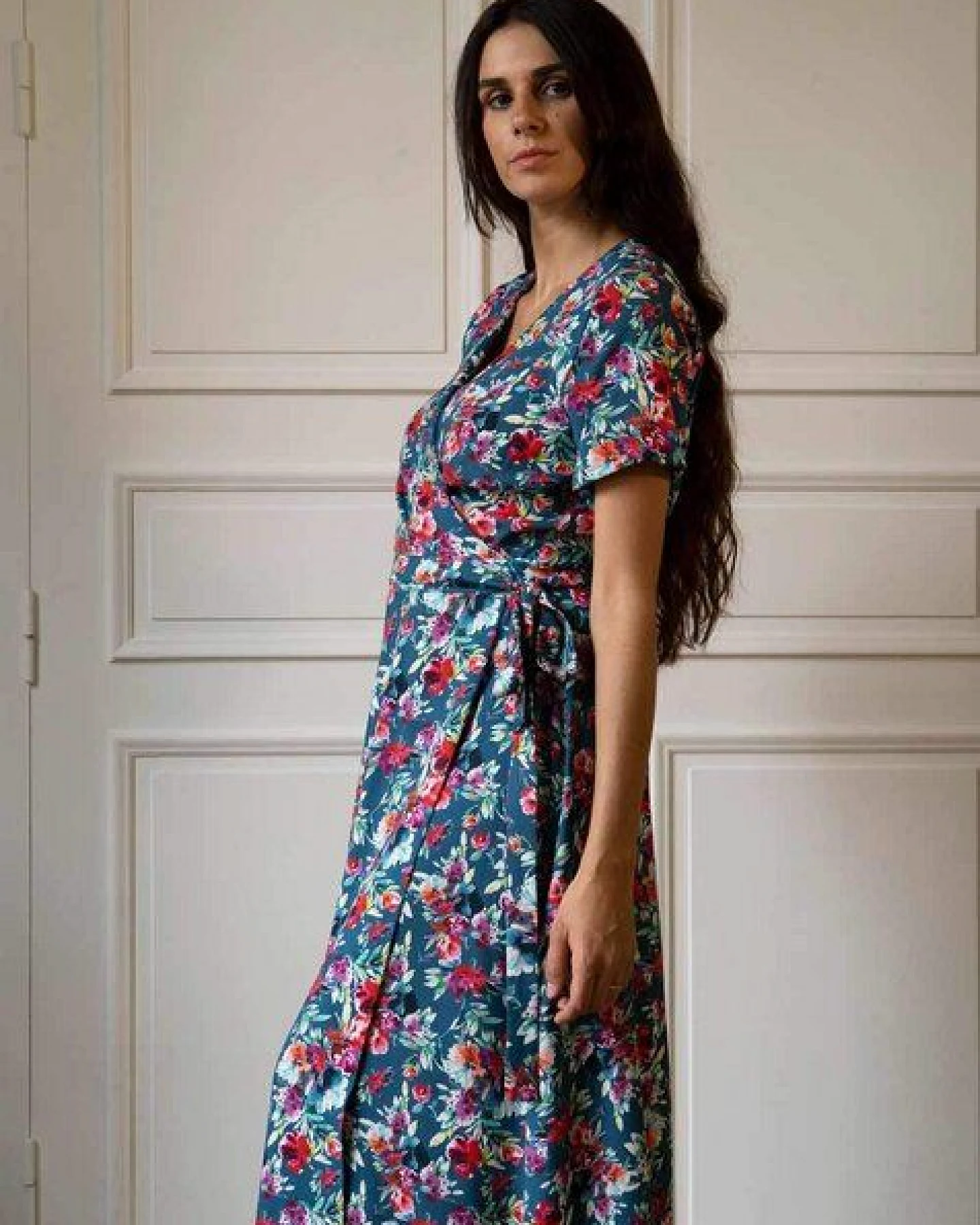 Aatise Festliches Wickelkleid aus 100% Ecovero Zady, kurzarm – Ansicht 3