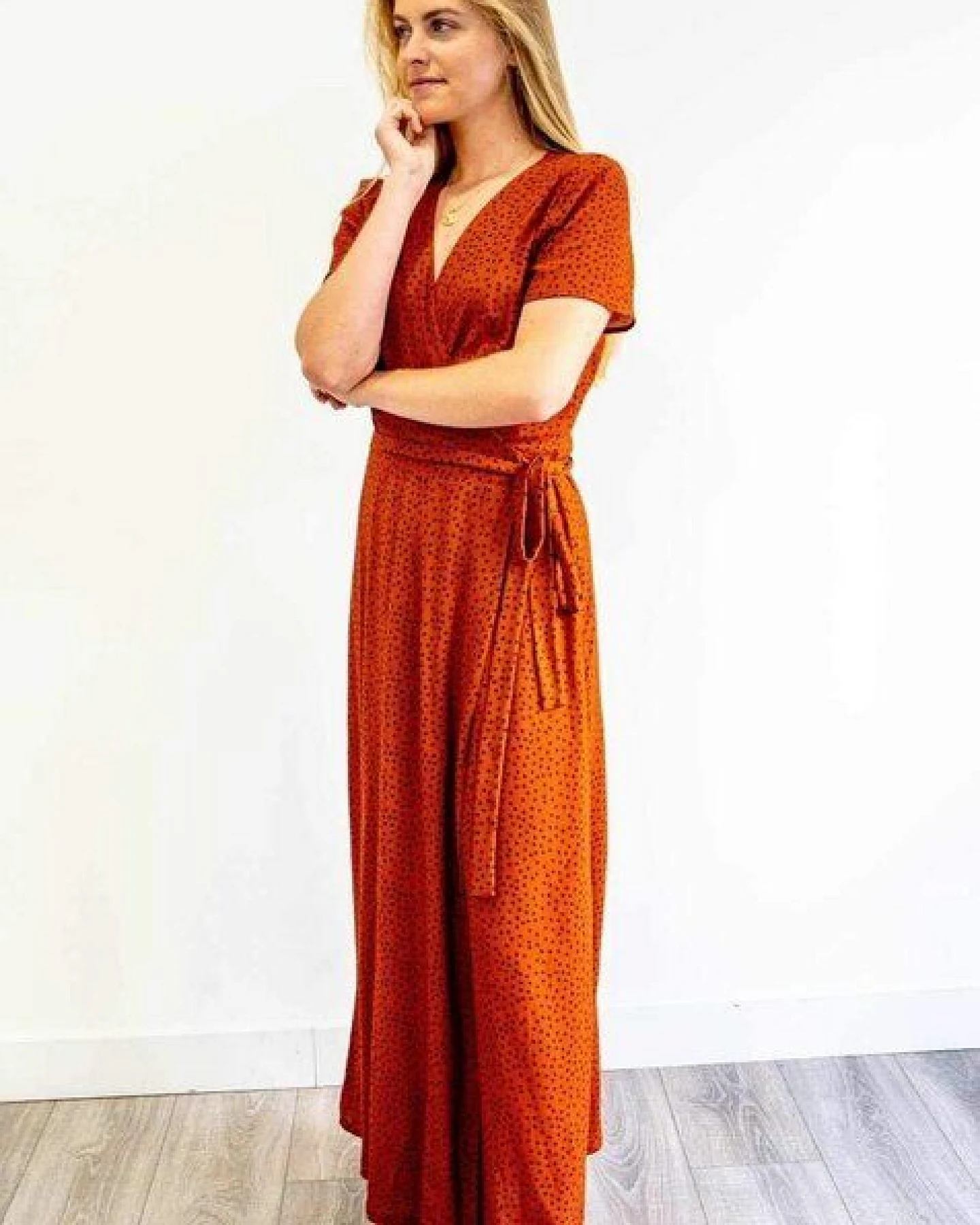 Aatise Festliches Wickelkleid aus 100% Ecovero Zady, kurzarm – Ansicht 2