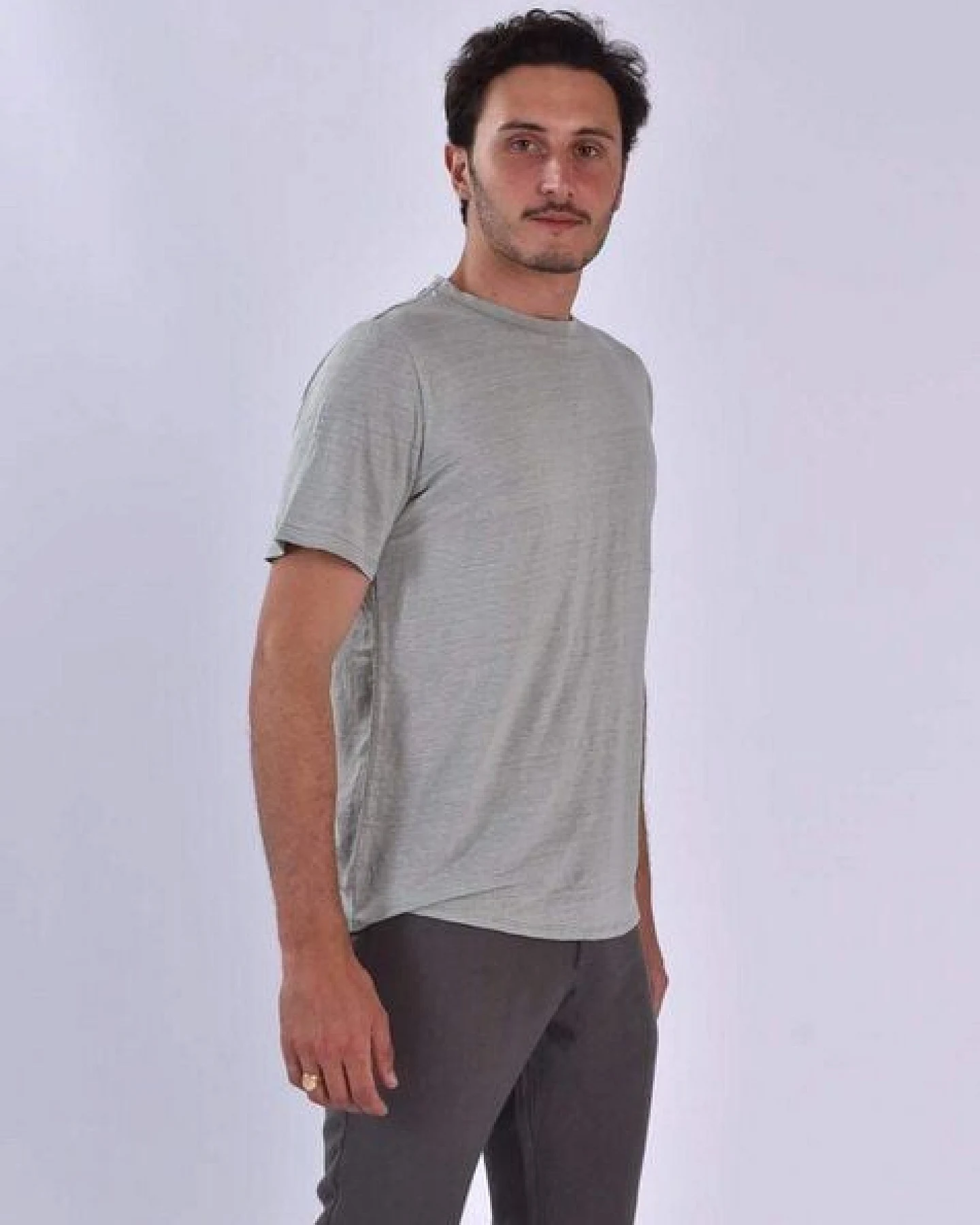 Aatise Zokka Herren T-Shirt aus 100% Leinen – Ansicht 4