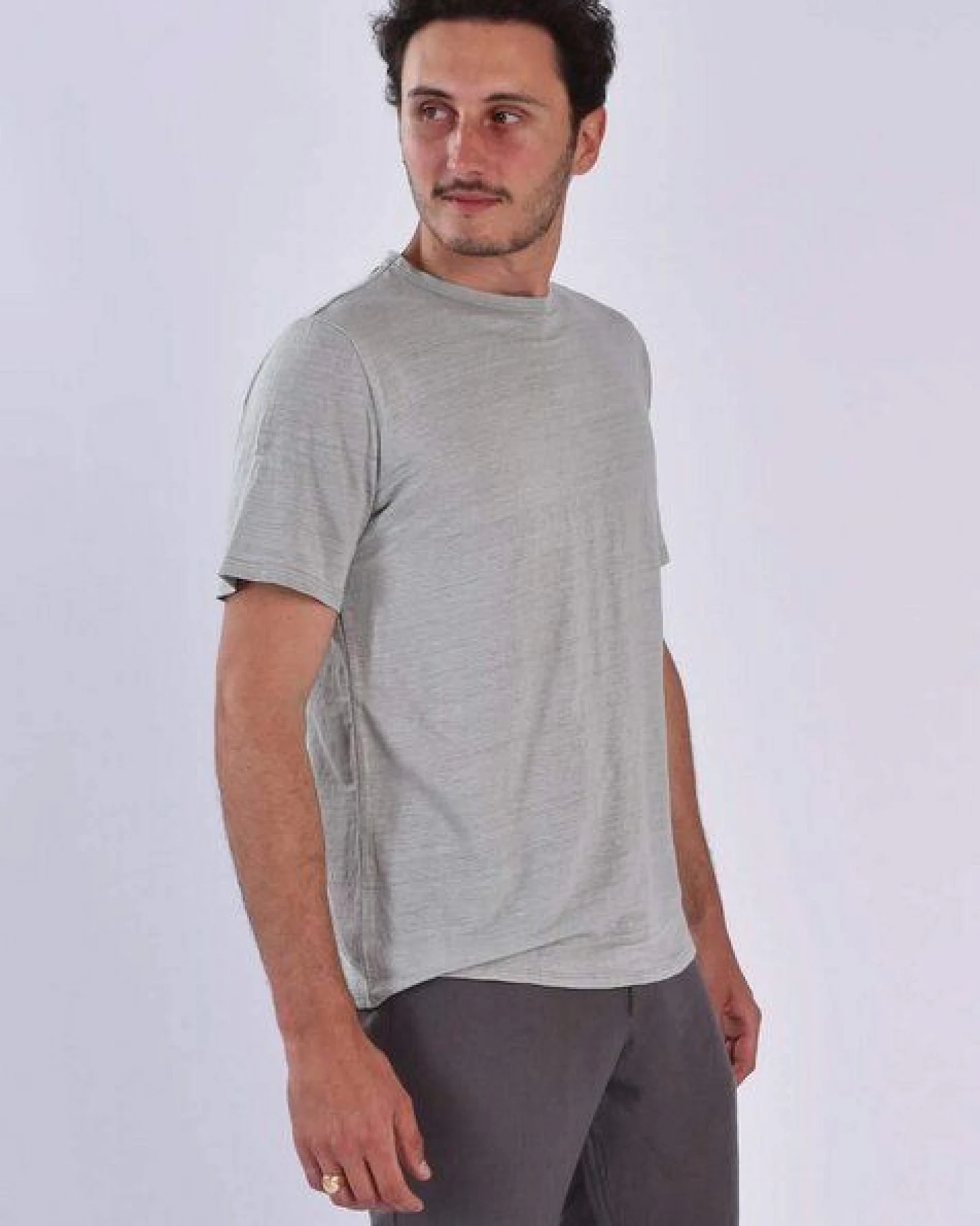 Aatise Zokka Herren T-Shirt aus 100% Leinen – Ansicht 2