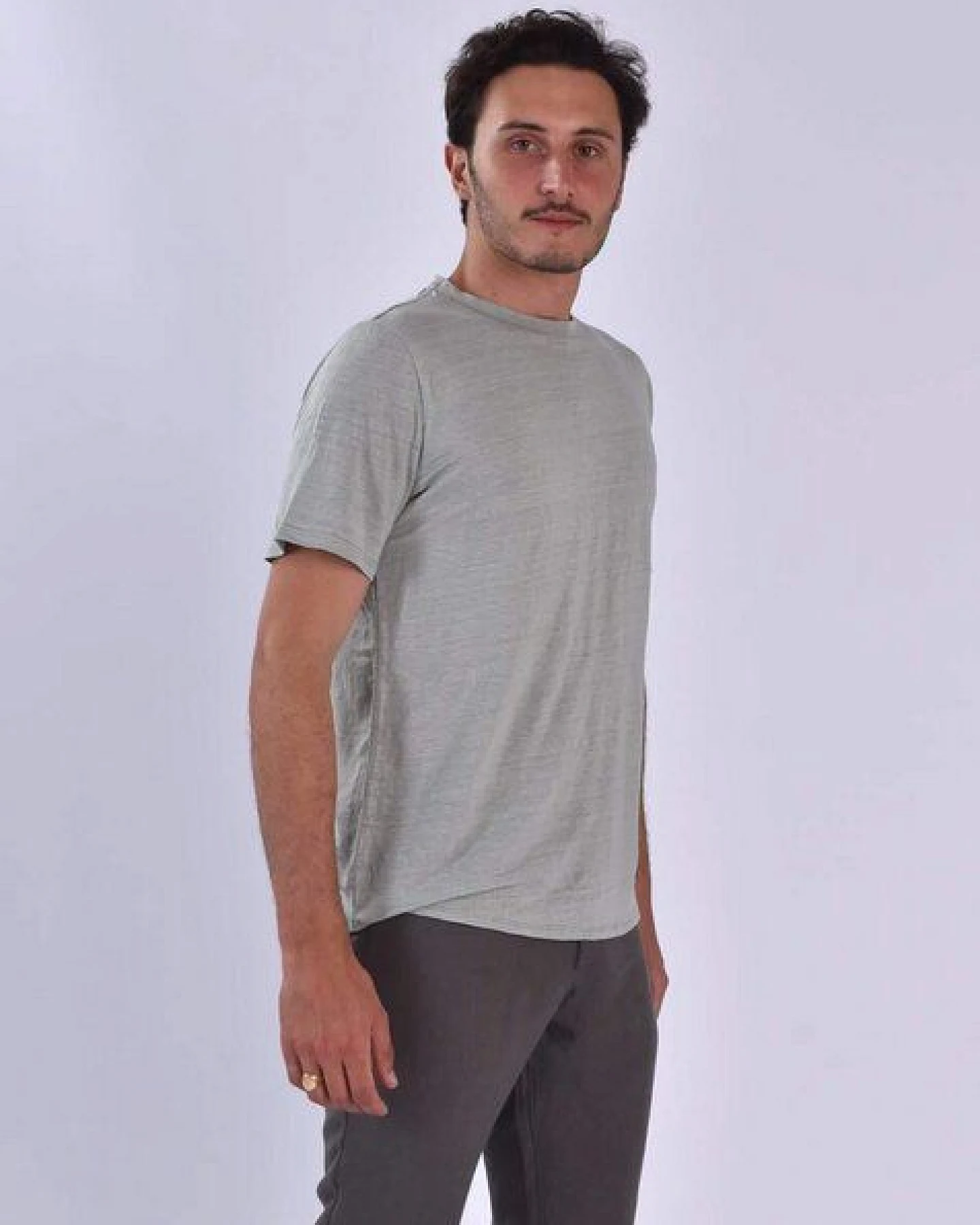 Aatise Zokka Herren T-Shirt aus 100% Leinen – Ansicht 4