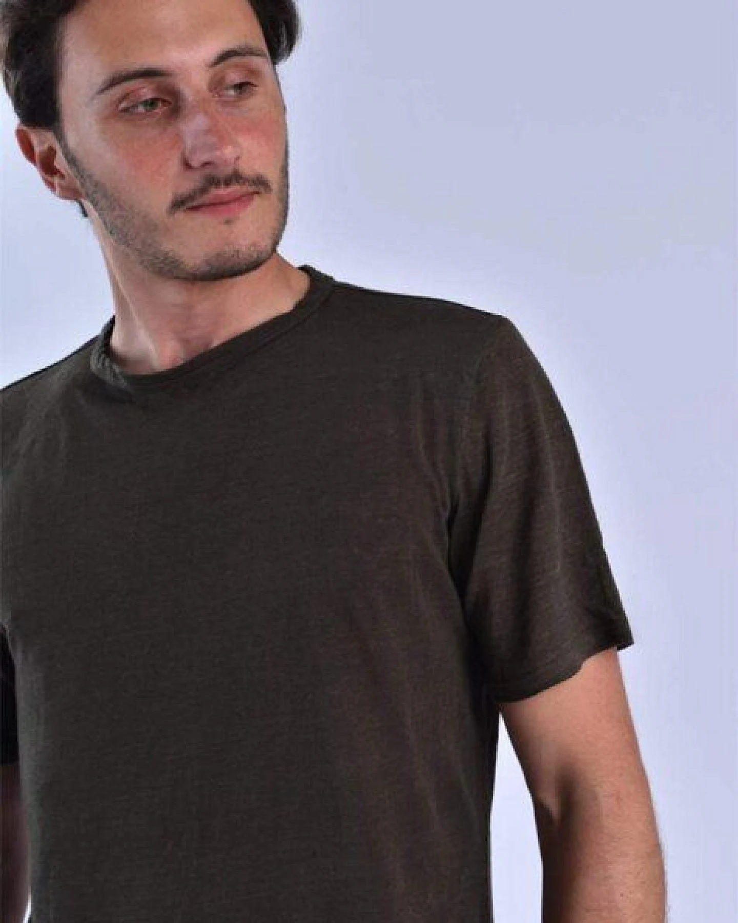 Aatise Zokka Herren T-Shirt aus 100% Leinen – Ansicht 3