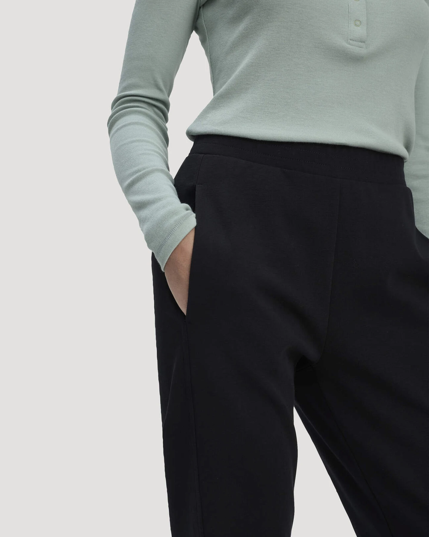 hessnatur Damen Jersey Hose Regular aus Bio-Baumwolle - schwarz - Größe 40 – Ansicht 3