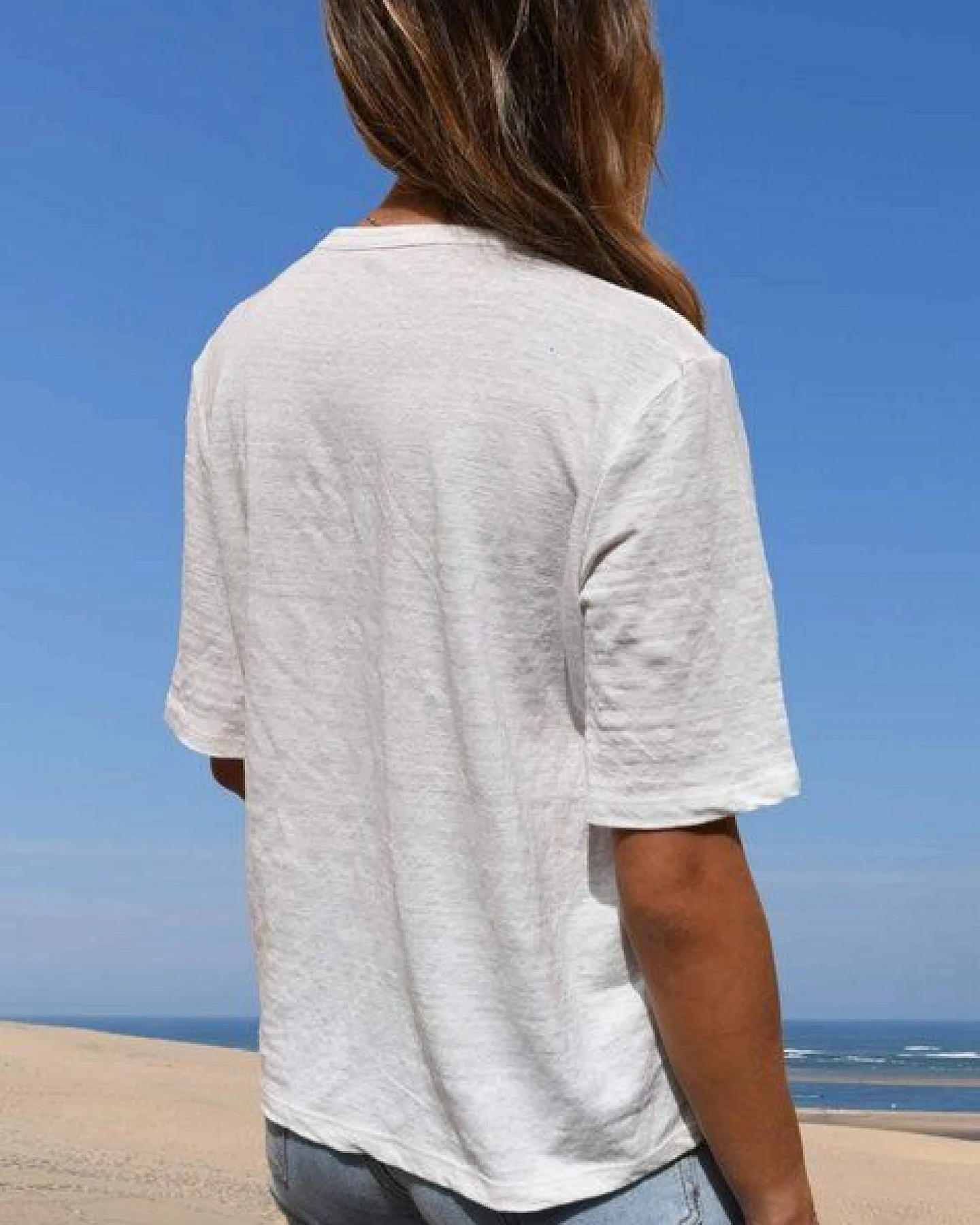 Aatise Reines Leinen-T-Shirt , V Ausschnitt Zesi, Schnitt Oversize – Ansicht 4