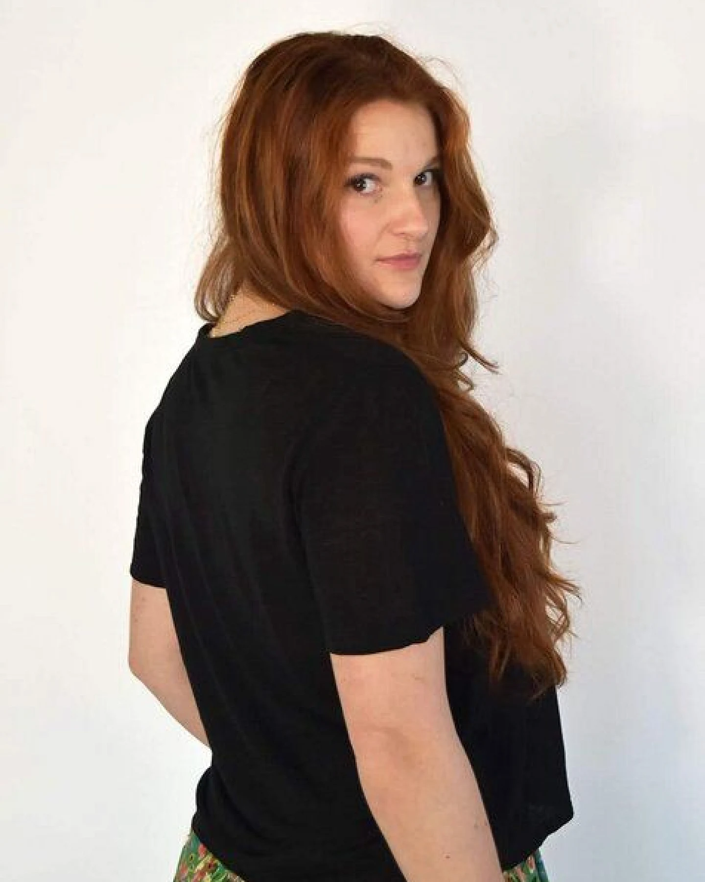 Aatise Reines Leinen-T-Shirt , V Ausschnitt Zesi, Schnitt Oversize – Ansicht 2