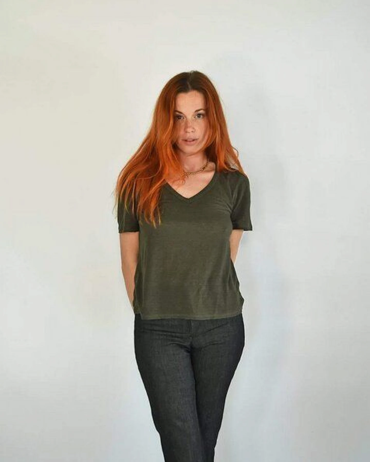 Aatise Reines Leinen-T-Shirt , V Ausschnitt Zesi, Schnitt Oversize – Ansicht 3