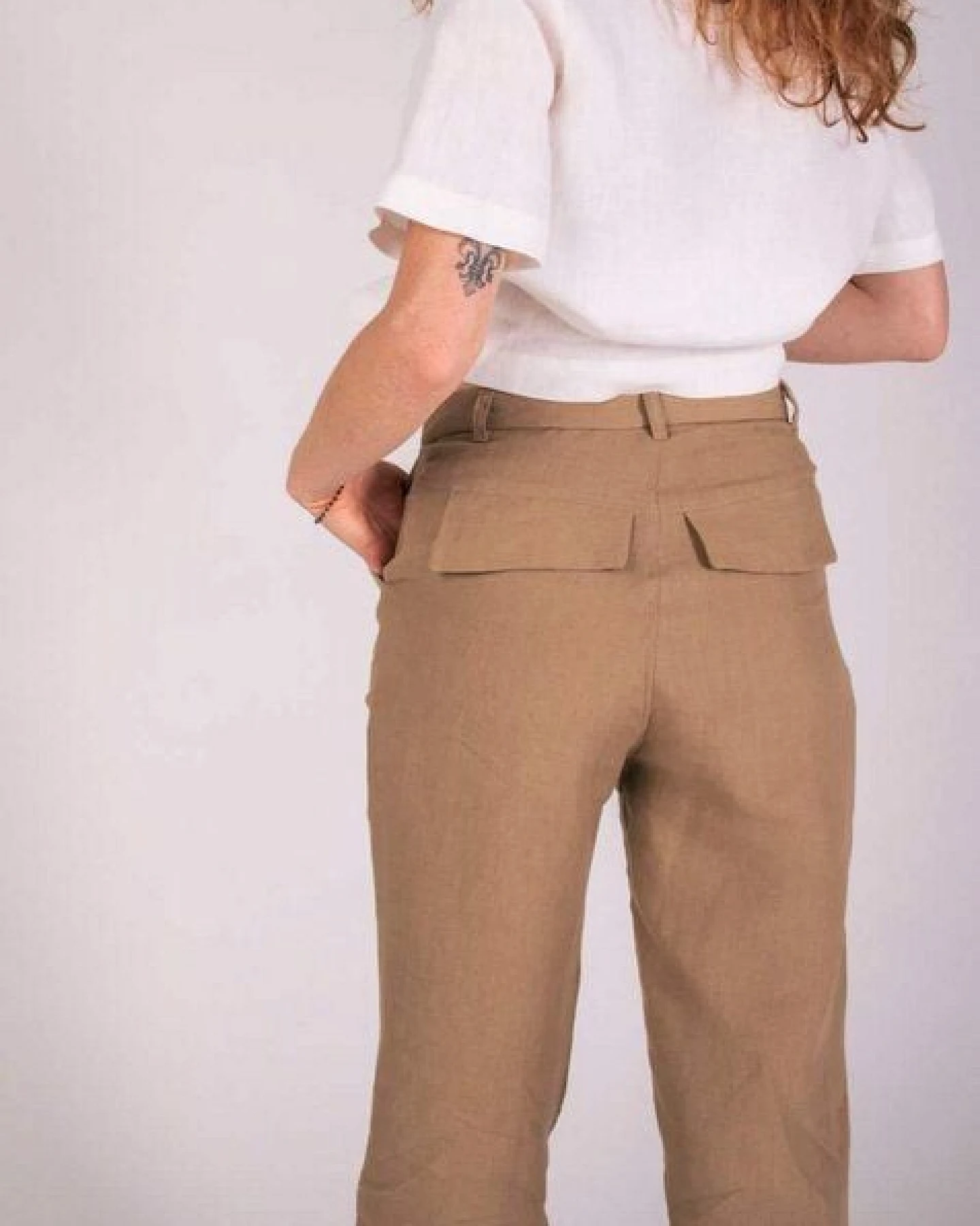 Aatise Karottenhose aus 100% Leinen mit halbhoher Taille Zigarette – Ansicht 4