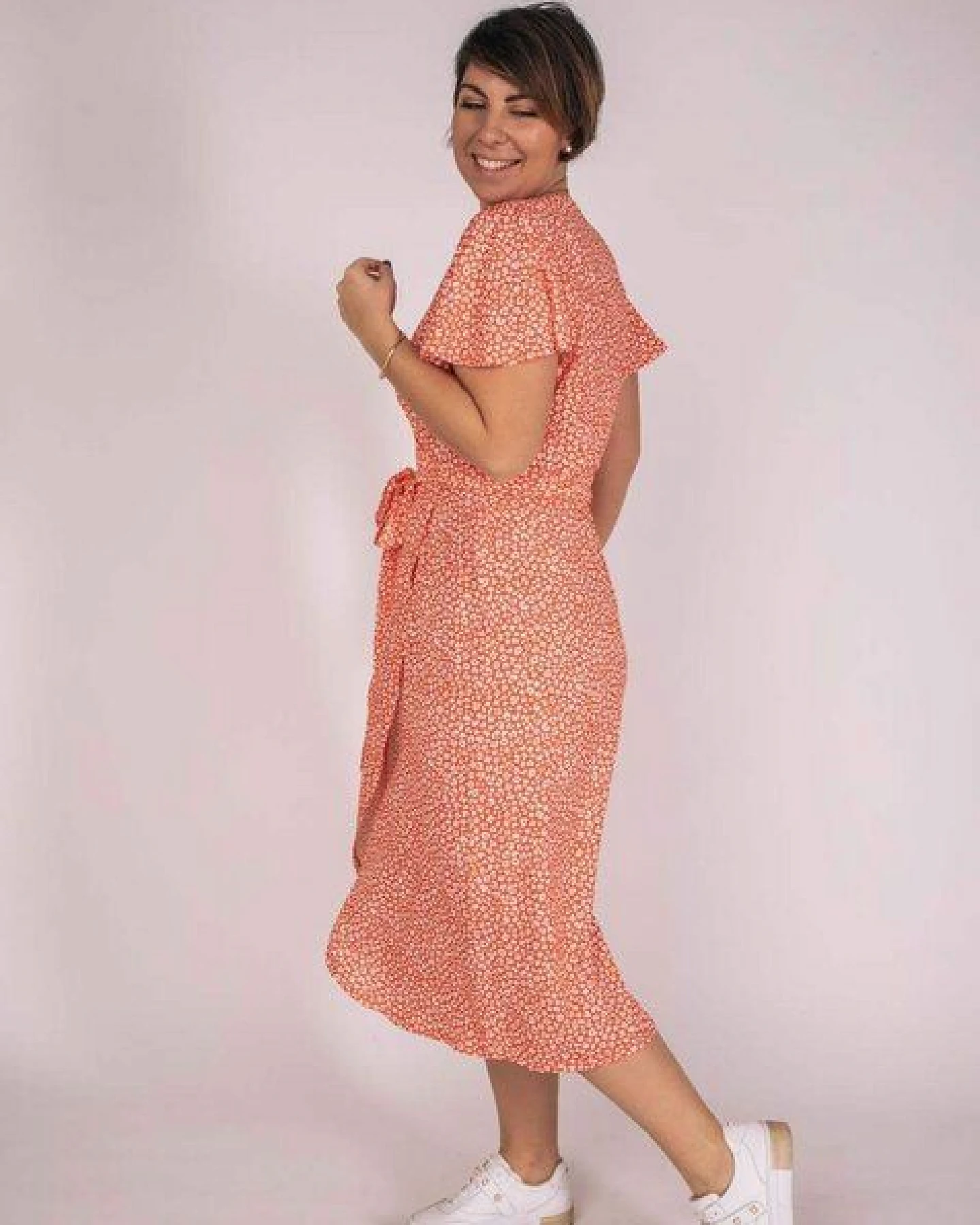 Aatise Wickelkleid Zargot Midi-Länge mit Schmetterlingsärmel – Ansicht 2