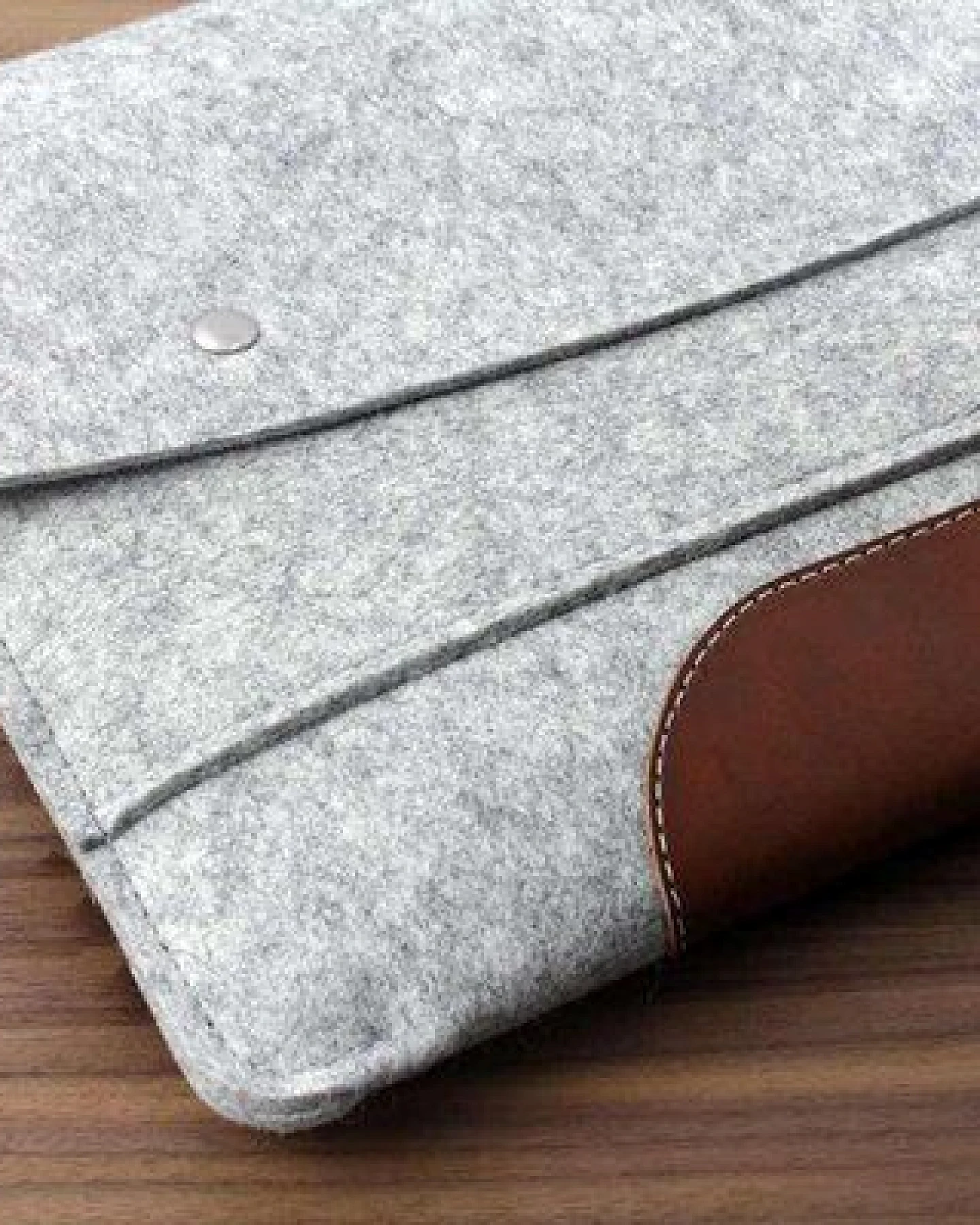 Pack & Smooch MacBook Air 15 Sleeve, MacBook Air 15 Hülle aus Wollfilz und pflanzlich gegerbtem Leder aus Italien – Ansicht 3