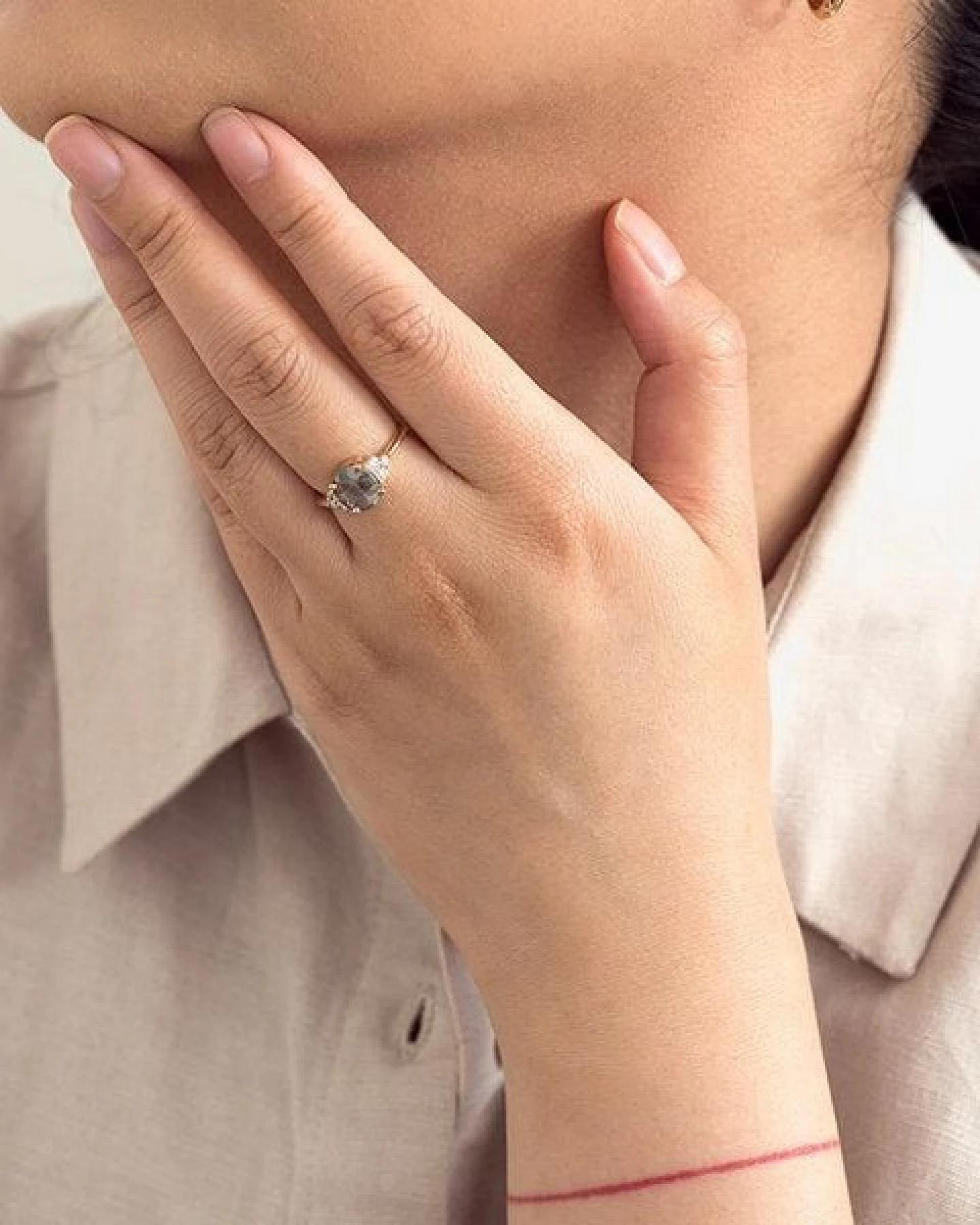 Eppi Ring mit Salt and Pepper Diamant Agathe – Ansicht 4