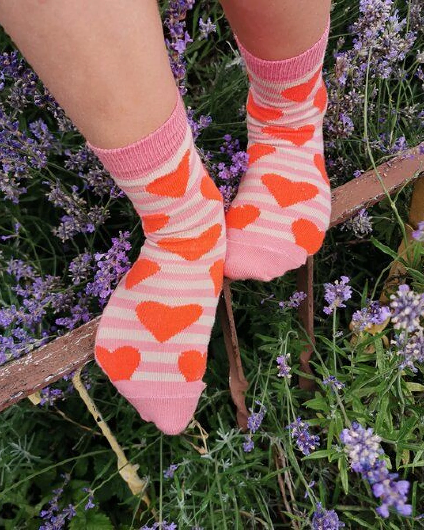 Fräulein Prusselise Herzchen Socken rot, beige, rosa, bunt gemustert – Ansicht 2