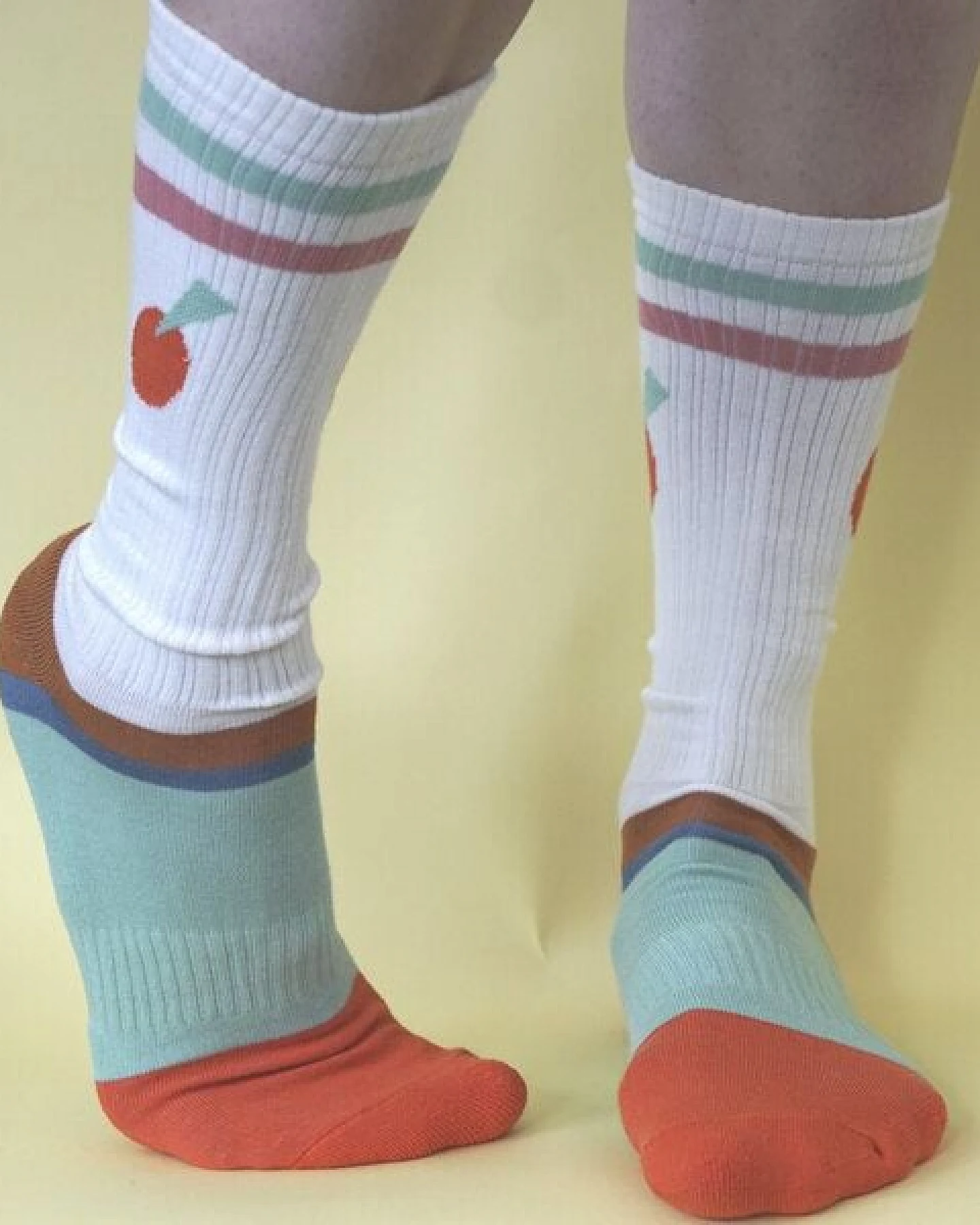 Fräulein Prusselise Sportsocke Apfel Tennissocke bunt und cool für Damen Herren und Kinder, bunt gemustert – Ansicht 2