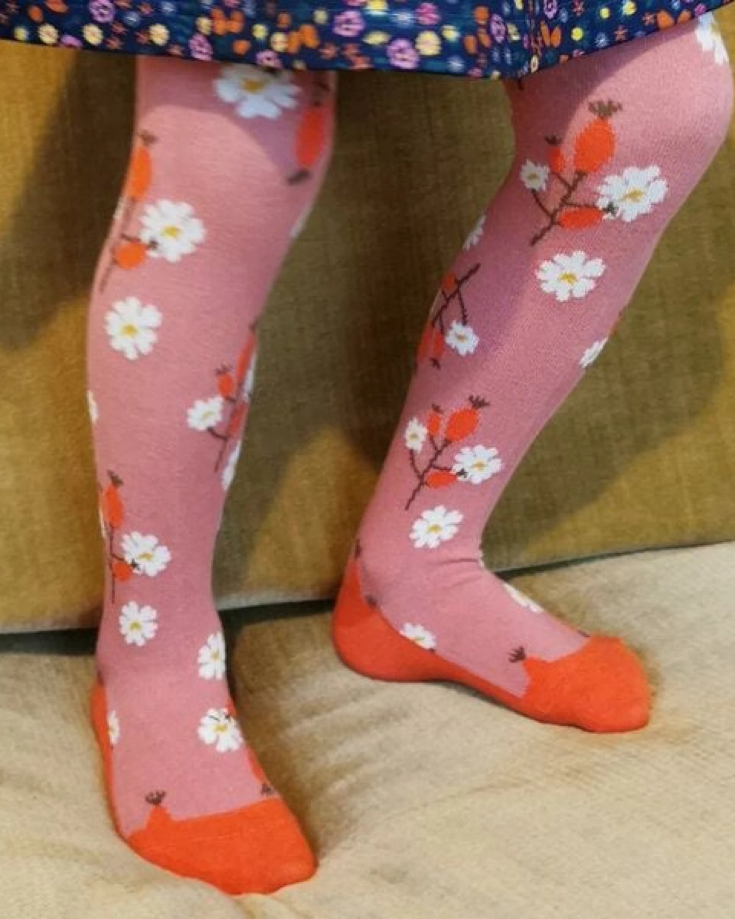 Fräulein Prusselise Strumpfhose Hagebutte rosa, blumen, bunt gemustert – Ansicht 4
