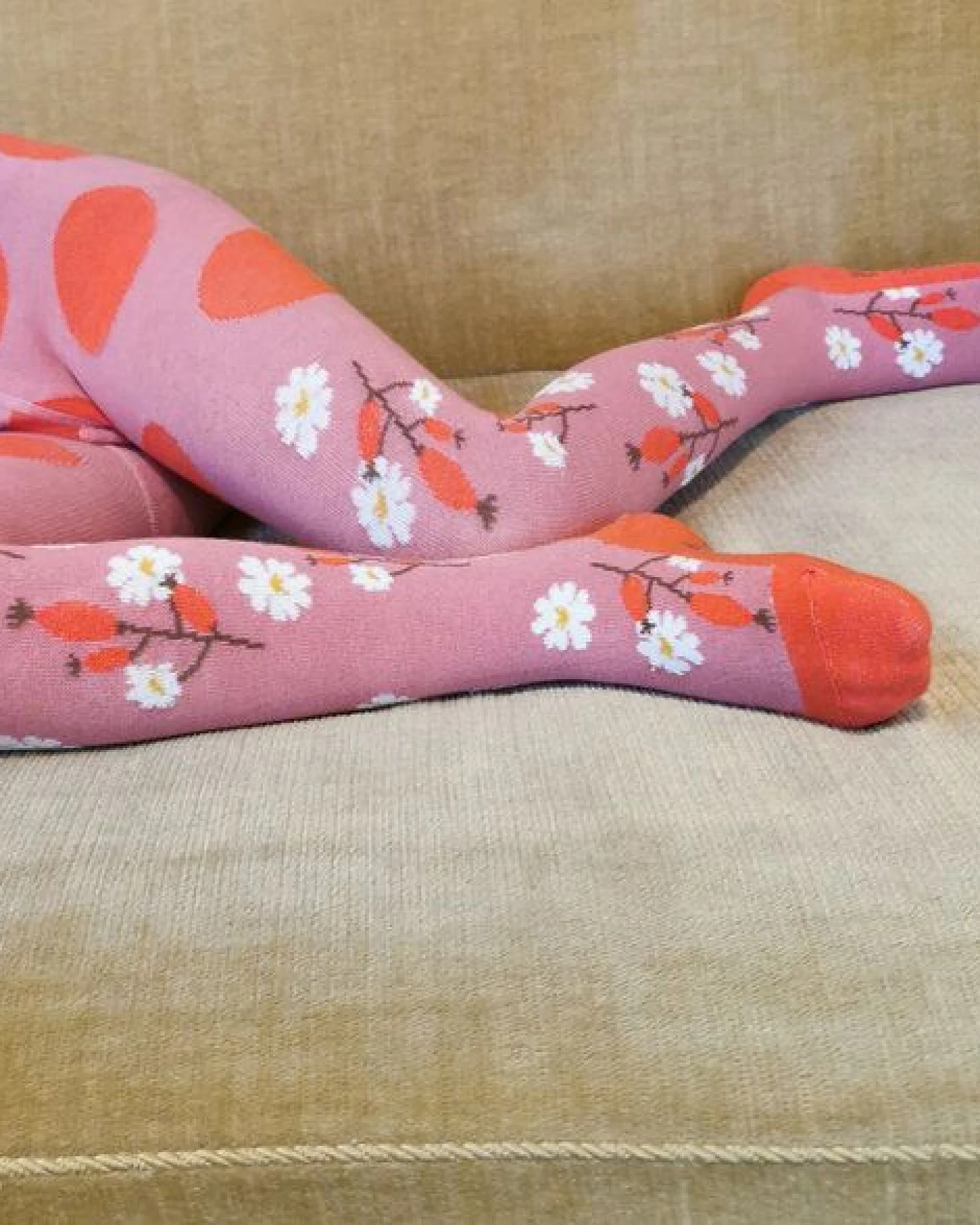 Fräulein Prusselise Strumpfhose Hagebutte rosa, blumen, bunt gemustert – Ansicht 3