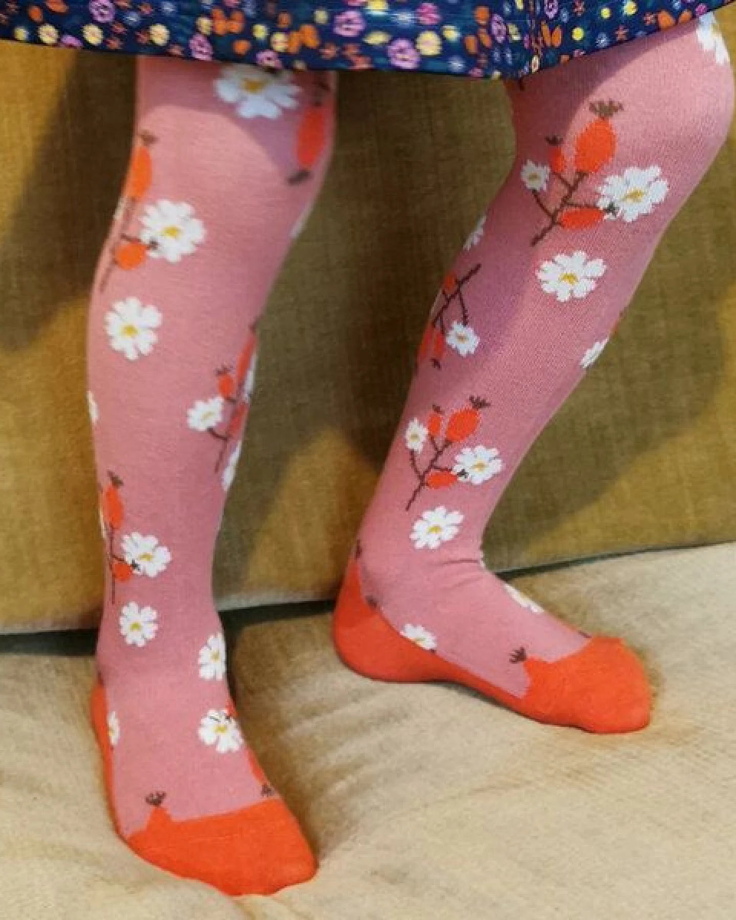 Fräulein Prusselise Strumpfhose Hagebutte rosa, blumen, bunt gemustert – Ansicht 4