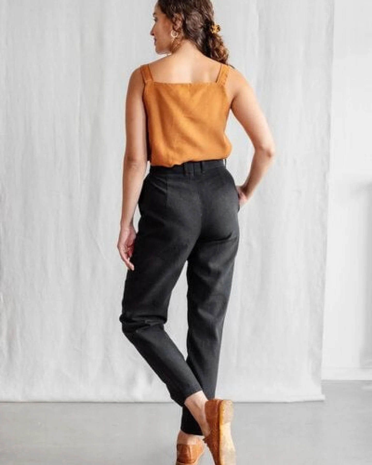 Jyoti - Fair Works Bio-Baumwoll Hose Suhrut Schwarz – Ansicht 3