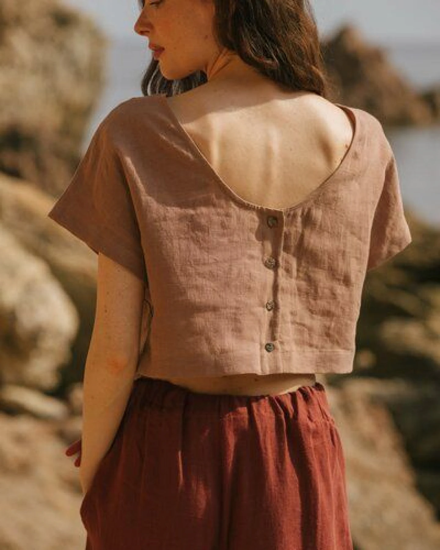 AmourLinen Leinen-Crop-Top mit Knöpfen LISA – Ansicht 3