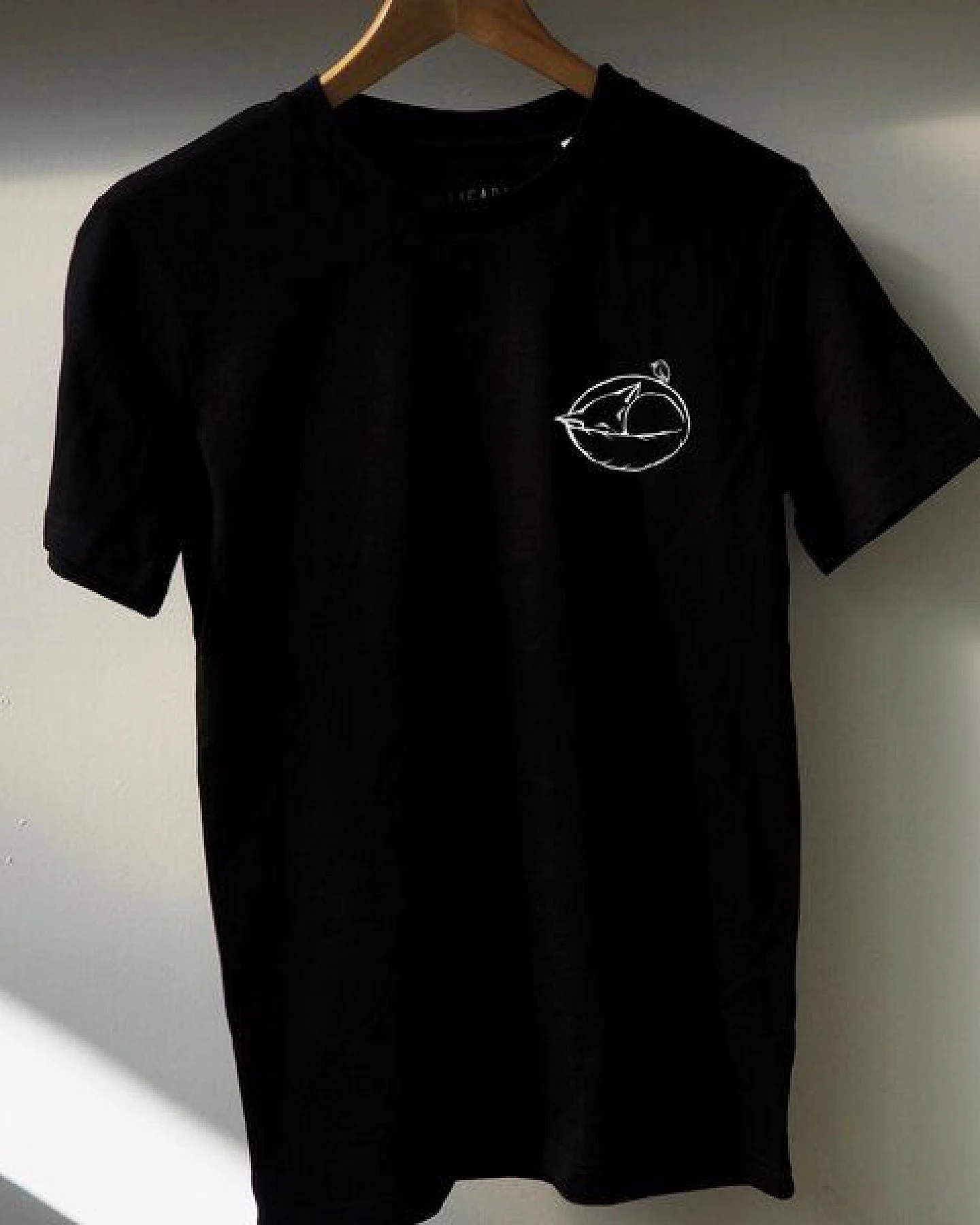 T-Shirt – Schlafender Fuchs – LIGARTI Tiermanufaktur – Ansicht 3