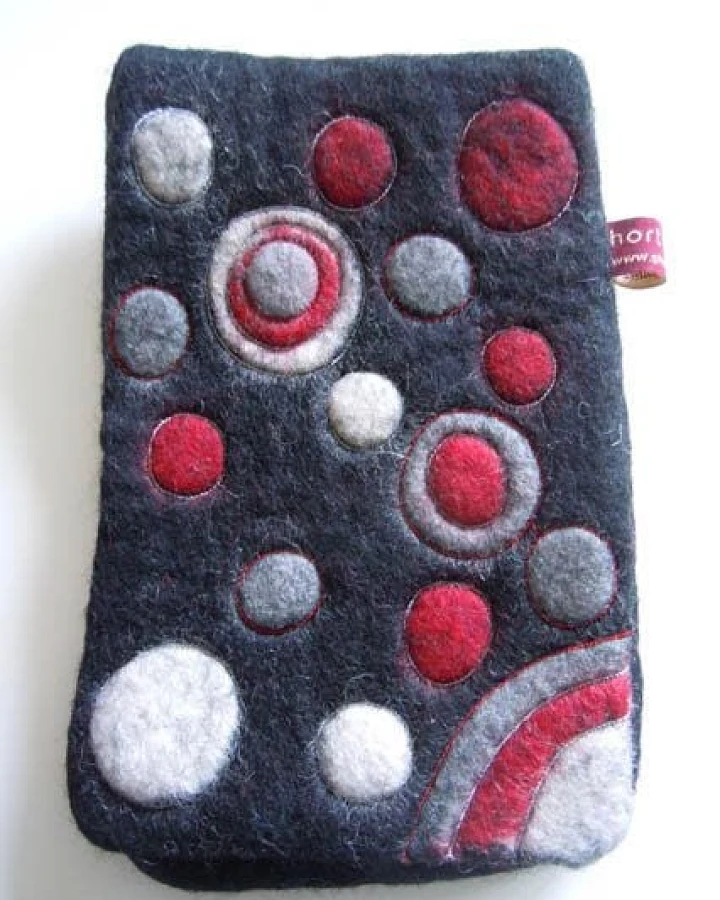 short'n'pietz E-book-Tasche handgefilzt