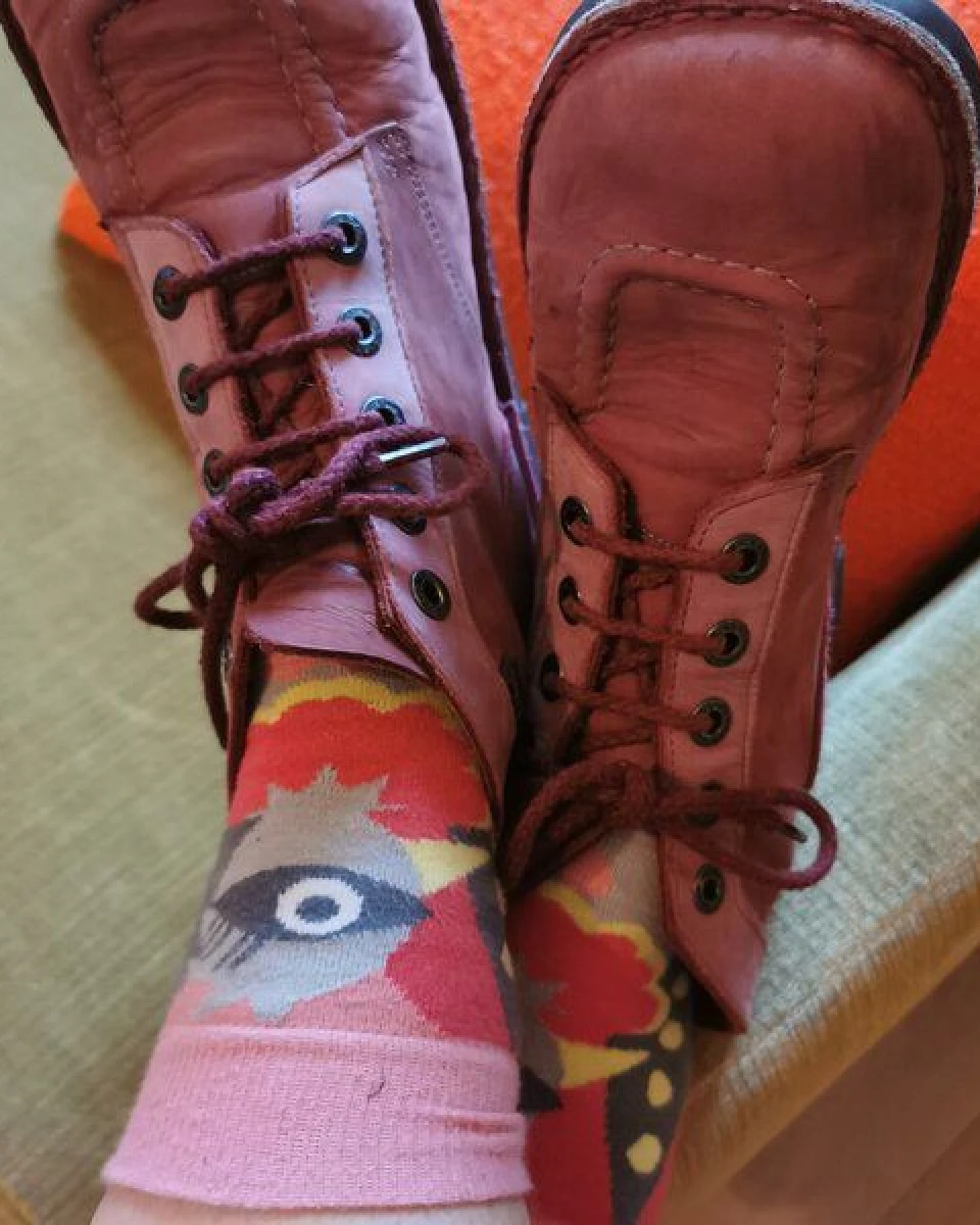 Fräulein Prusselise Paradies Vogel Socken, grau rosa, pink, bunt gemustert – Ansicht 3