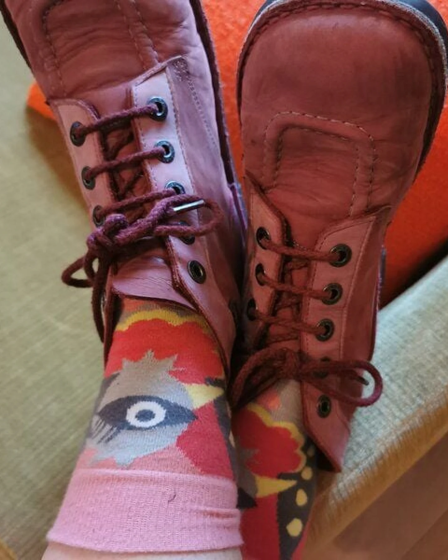Fräulein Prusselise Paradies Vogel Socken, grau rosa, pink, bunt gemustert – Ansicht 3