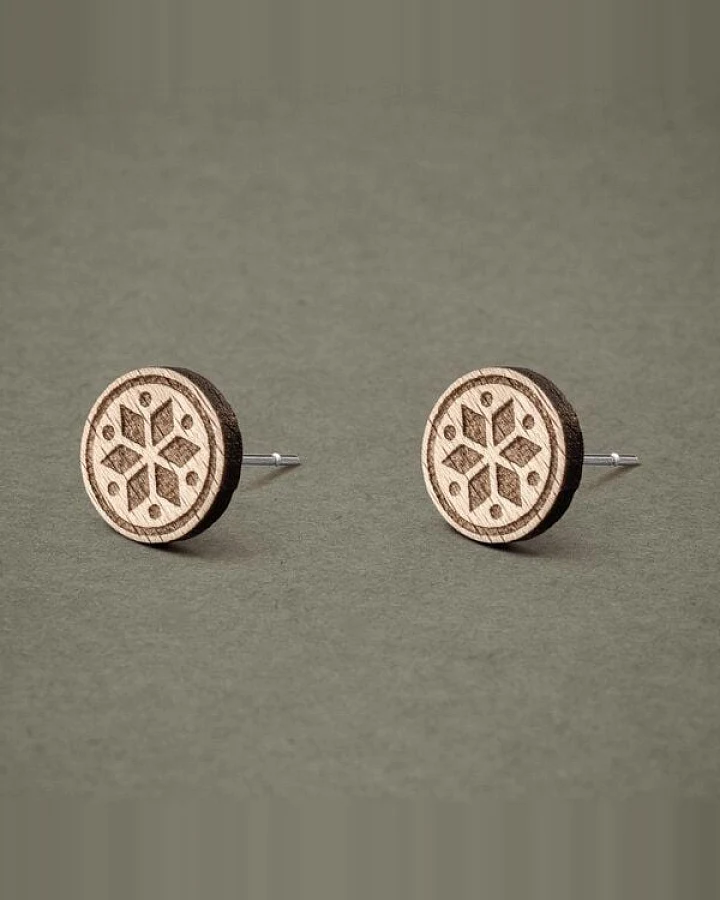 feinformart Ohrstecker / Ohrring aus Holz - geometrische Blume hell - 9mm