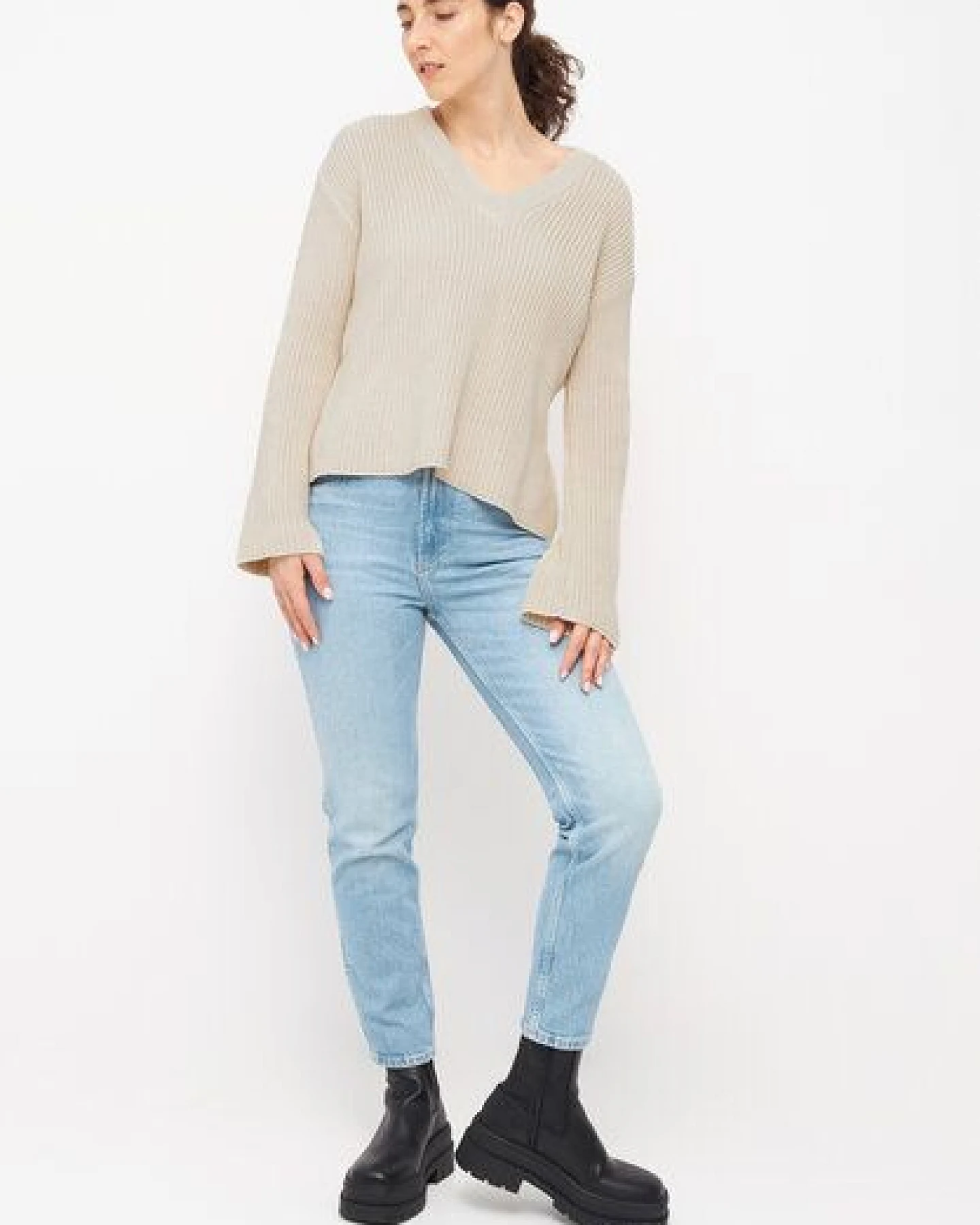 Givn Berlin Damen Strickpullover mit V-Ausschnitt aus Bio-Baumwolle - ELSA – Ansicht 2