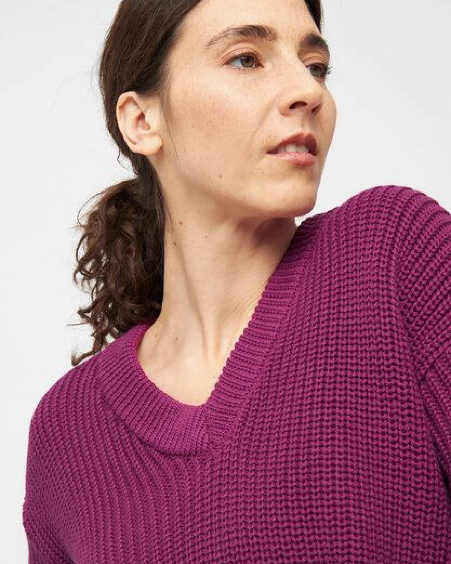 Givn Berlin Damen Strickpullover mit V-Ausschnitt aus Bio-Baumwolle - ELSA – Ansicht 4