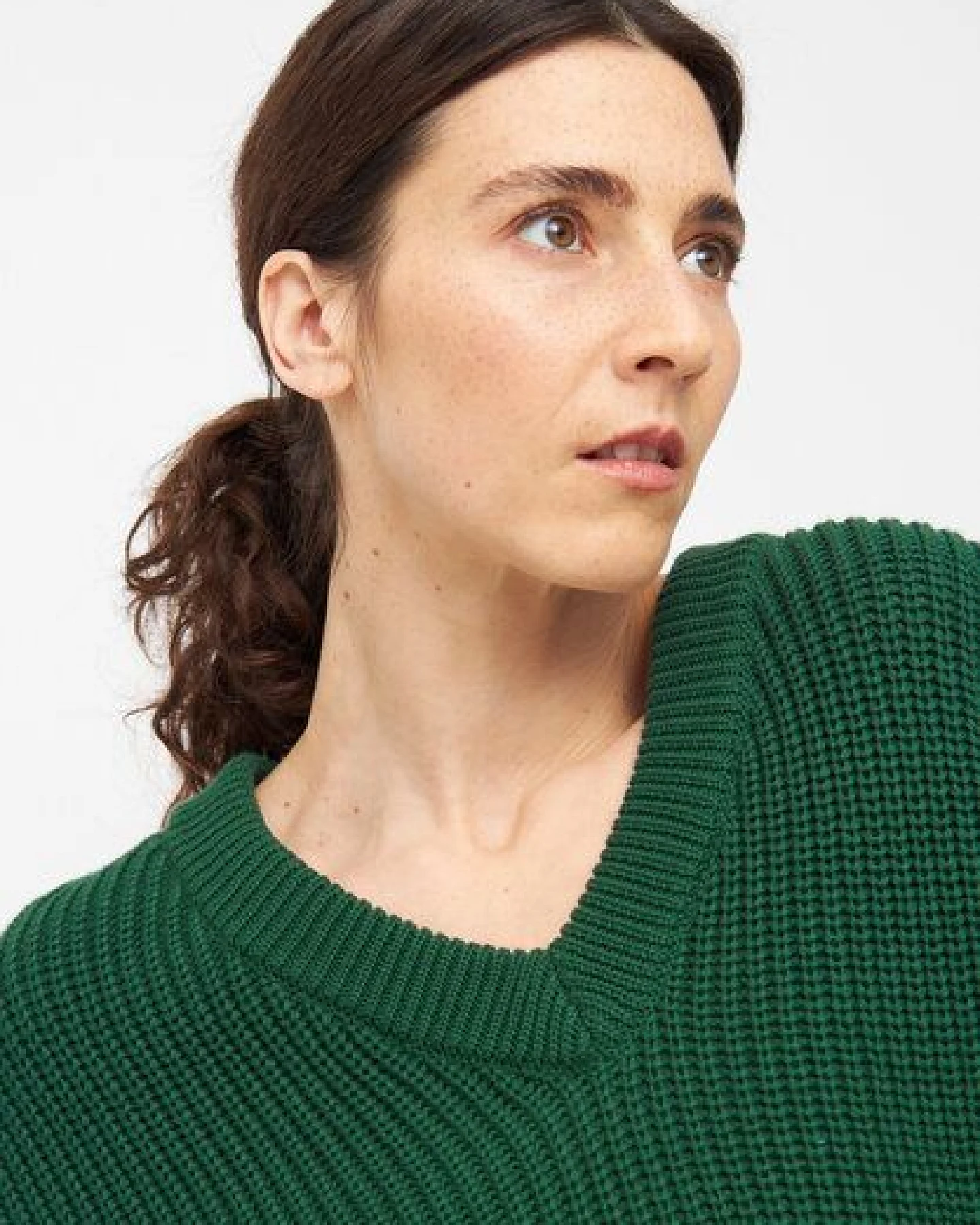 Givn Berlin Damen Strickpullover mit V-Ausschnitt aus Bio-Baumwolle - ELSA – Ansicht 4