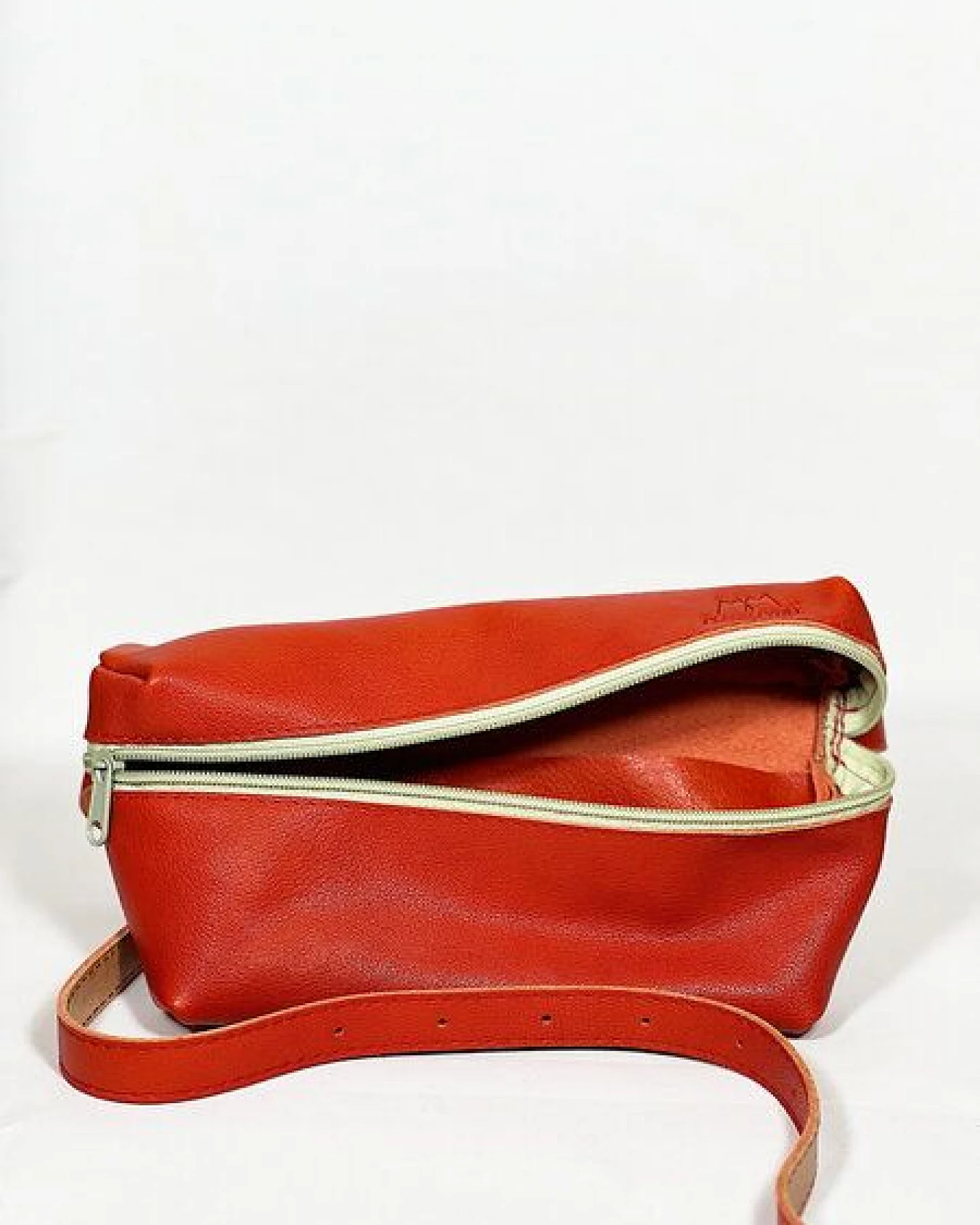 monday market Bauchtasche Luca aus pflanzlich gegerbtem Büffel-Leder – Ansicht 2