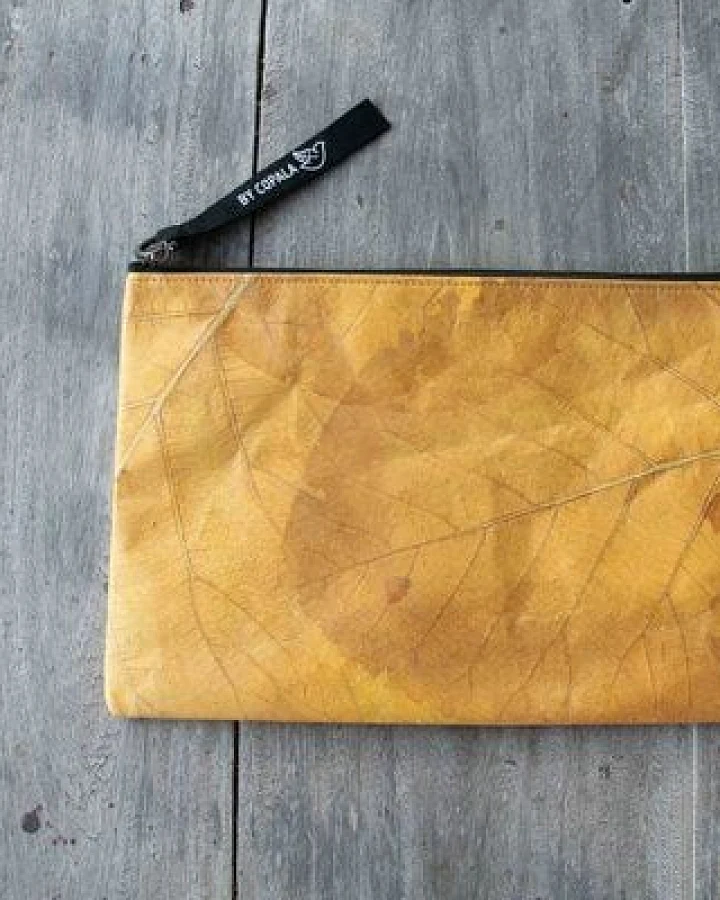 BY COPALA Nachhaltige 15–16 Zoll Laptoptasche aus Teak-Blattleder