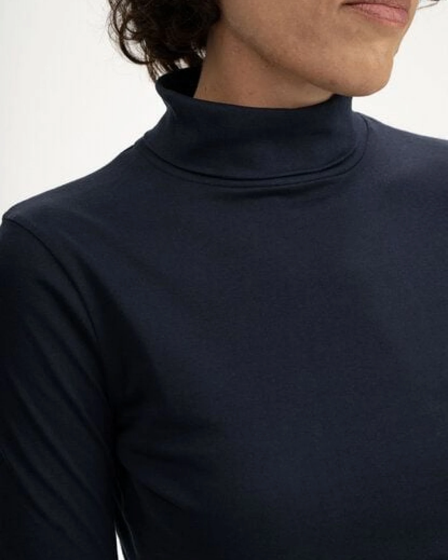 MELA Turtleneck Shirt Style ANCHAL aus 100% Bio-Baumwolle – Ansicht 4