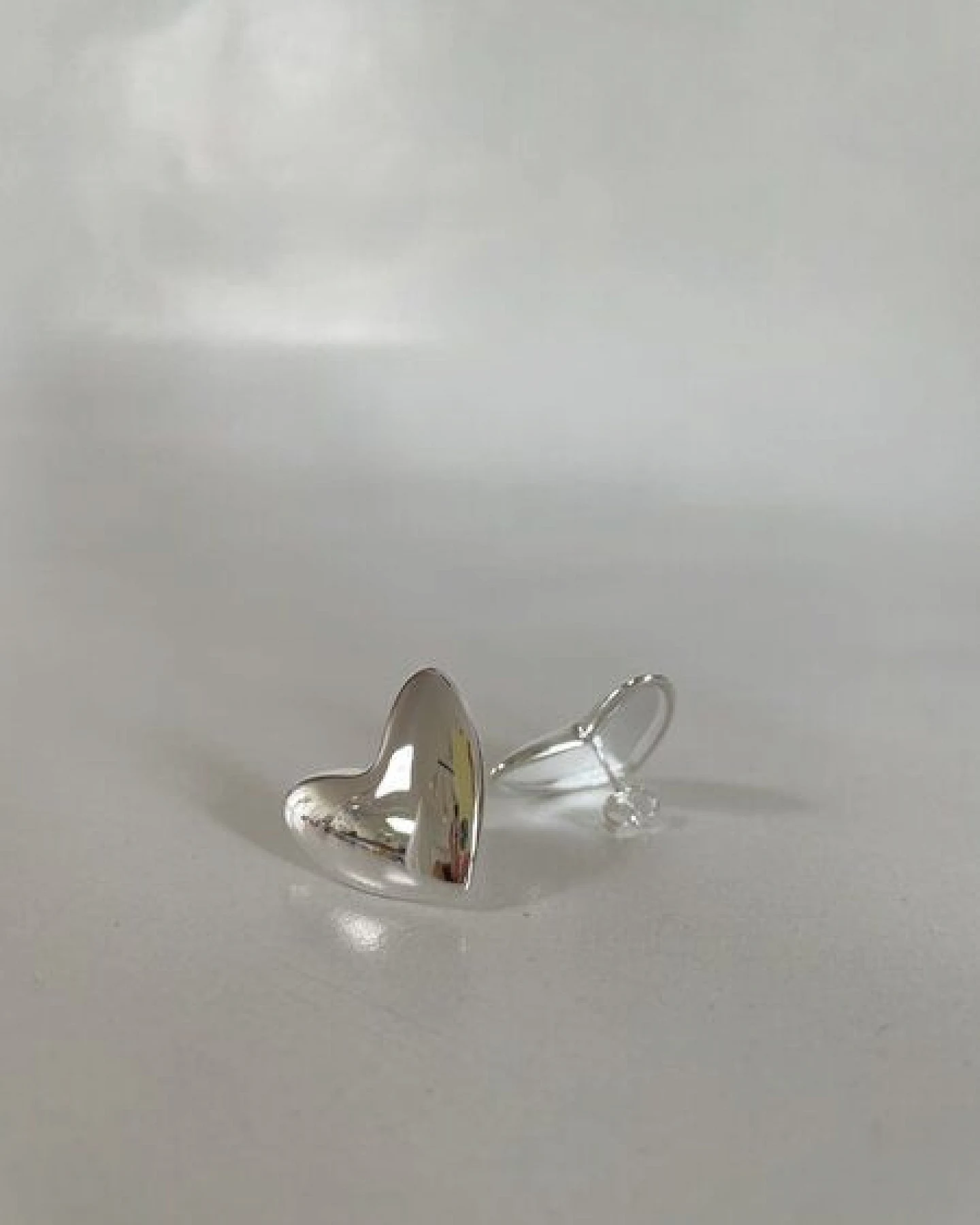 noemvri fashion label Herz Ohrstecker – Ansicht 3