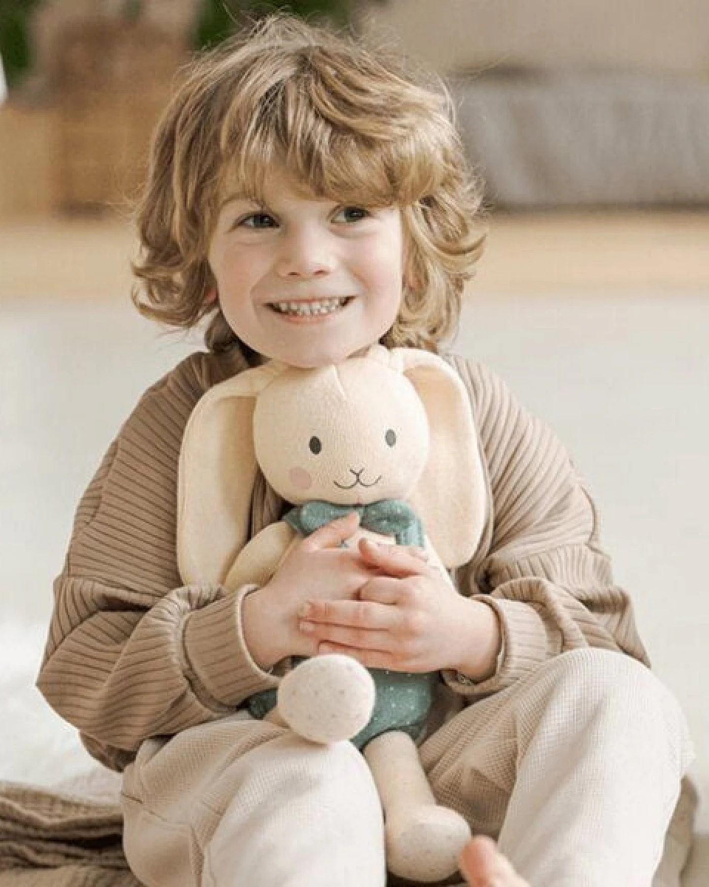 junikind Nachhaltiges Kuscheltier "Hase Fiete", Baumwolle (Bio), 40 cm – Ansicht 3