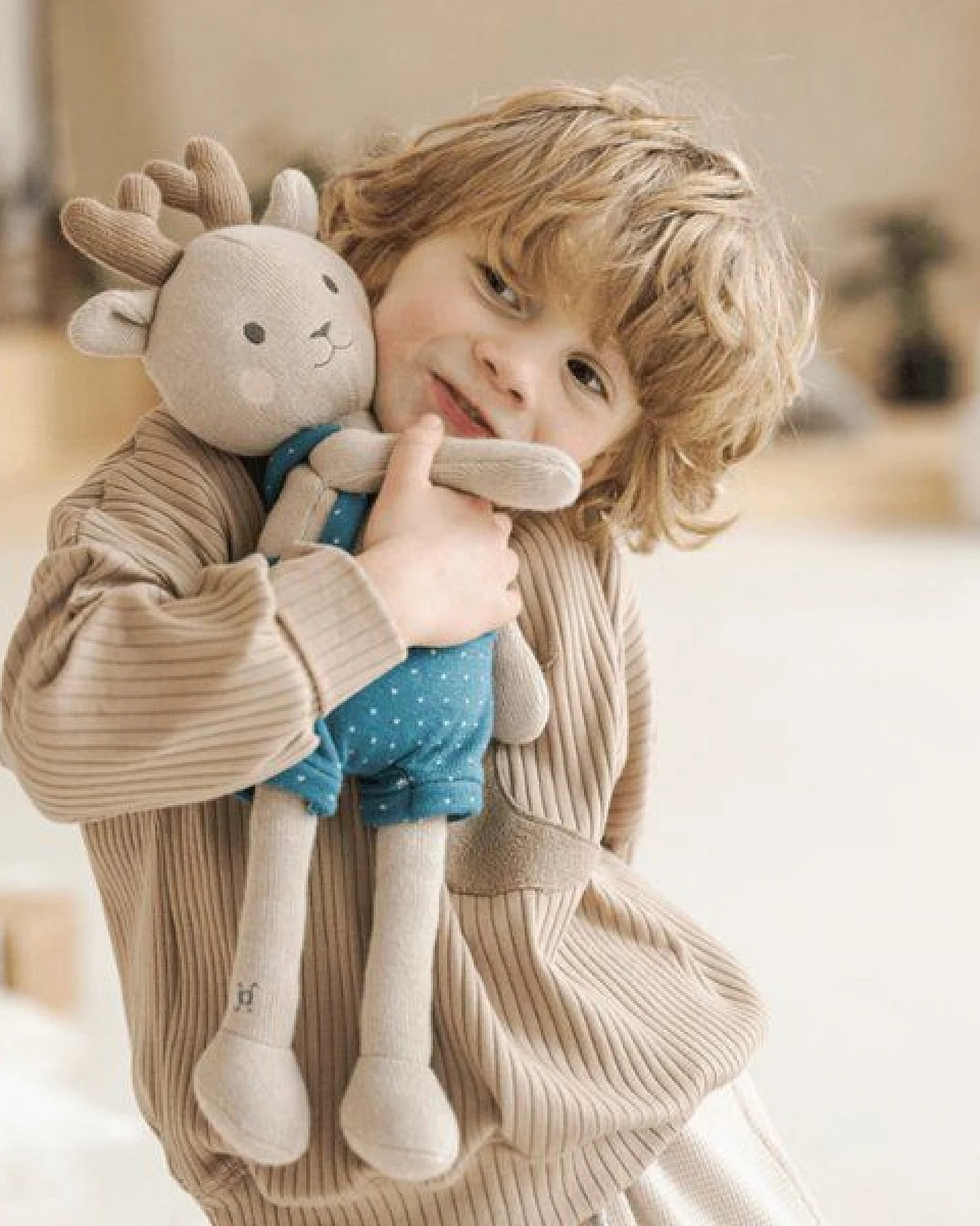 junikind Nachhaltiges Kuscheltier "Reh Kalle", Baumwolle (Bio), 40 cm – Ansicht 3