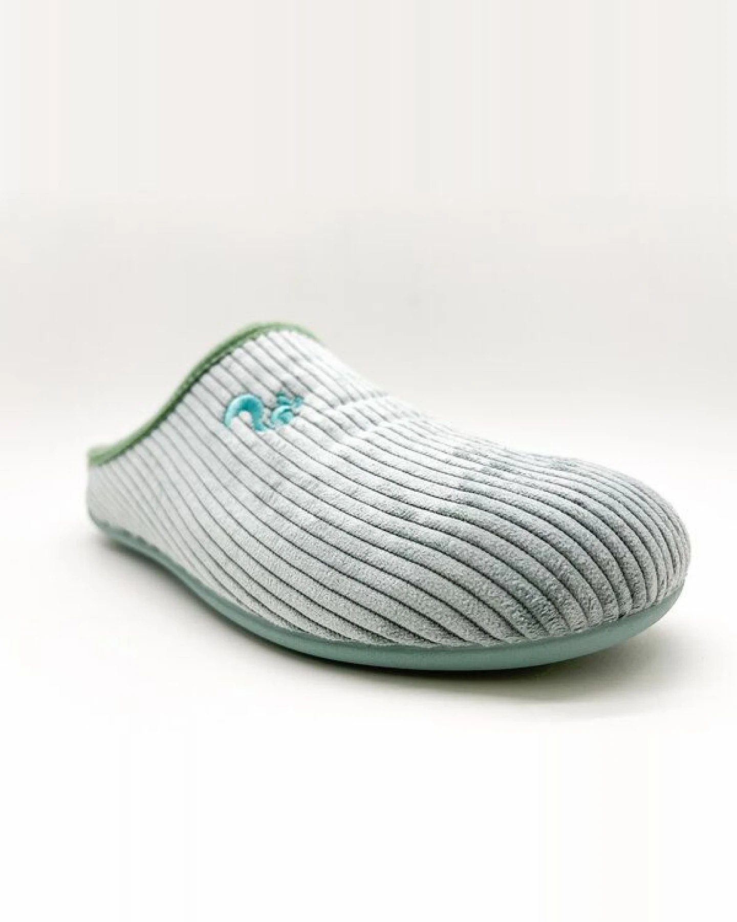 Veganer "thies ® Eco Cord Slipper" aus zertifiziertem recyceltem PES Cord – Ansicht 2