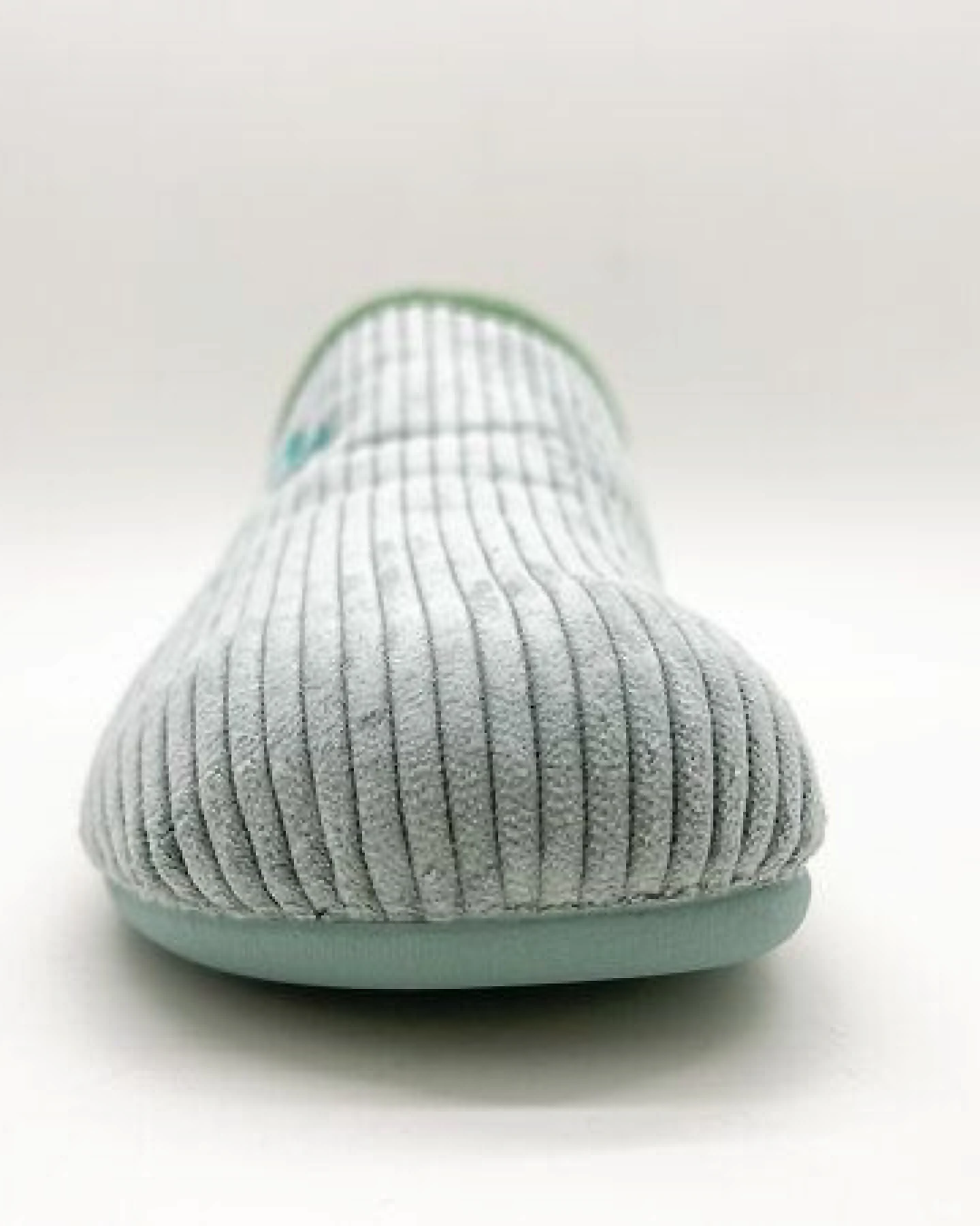 Veganer "thies ® Eco Cord Slipper" aus zertifiziertem recyceltem PES Cord – Ansicht 3