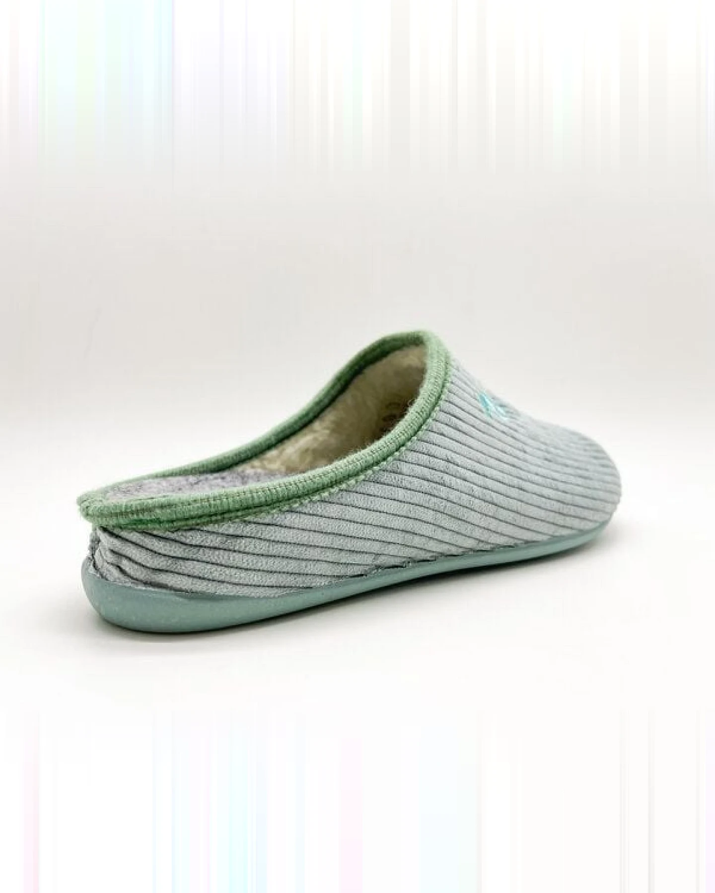 Veganer "thies ® Eco Cord Slipper" aus zertifiziertem recyceltem PES Cord – Ansicht 4