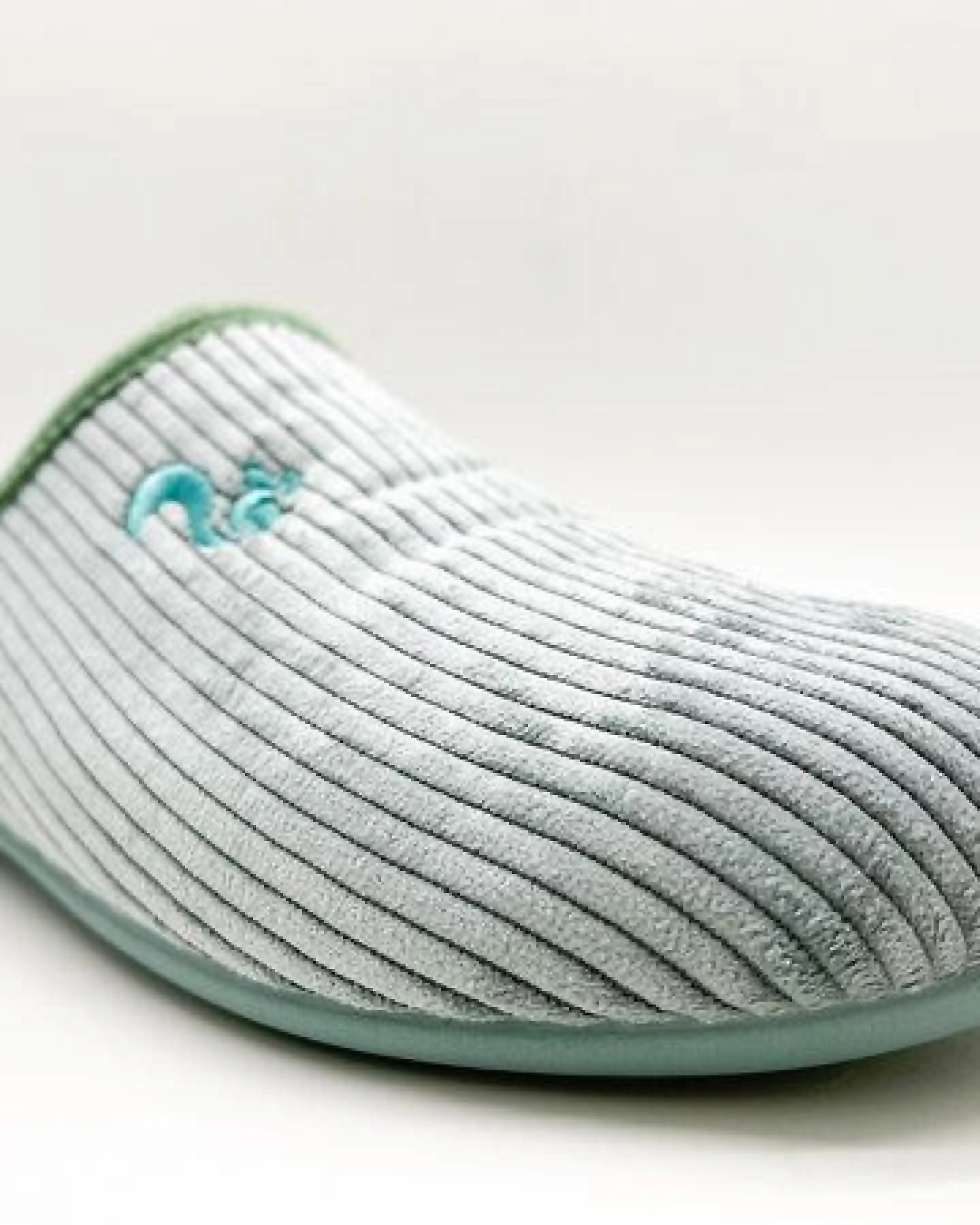 Veganer "thies ® Eco Cord Slipper" aus zertifiziertem recyceltem PES Cord – Ansicht 2