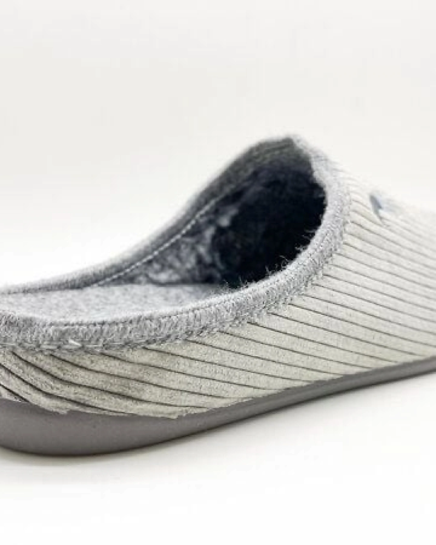 Veganer "thies ® Eco Cord Slipper" aus zertifiziertem recyceltem PES Cord – Ansicht 3