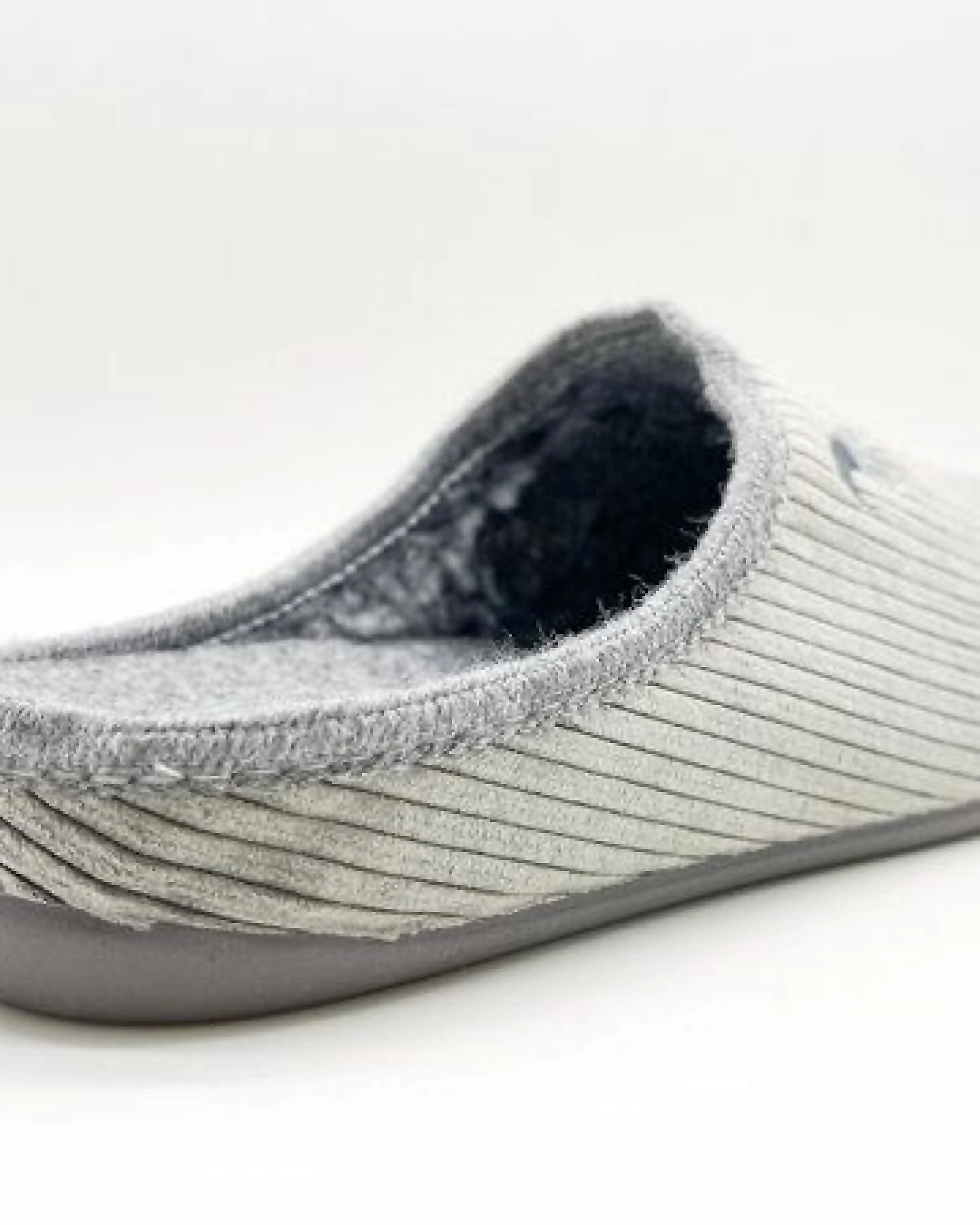 Veganer "thies ® Eco Cord Slipper" aus zertifiziertem recyceltem PES Cord – Ansicht 3