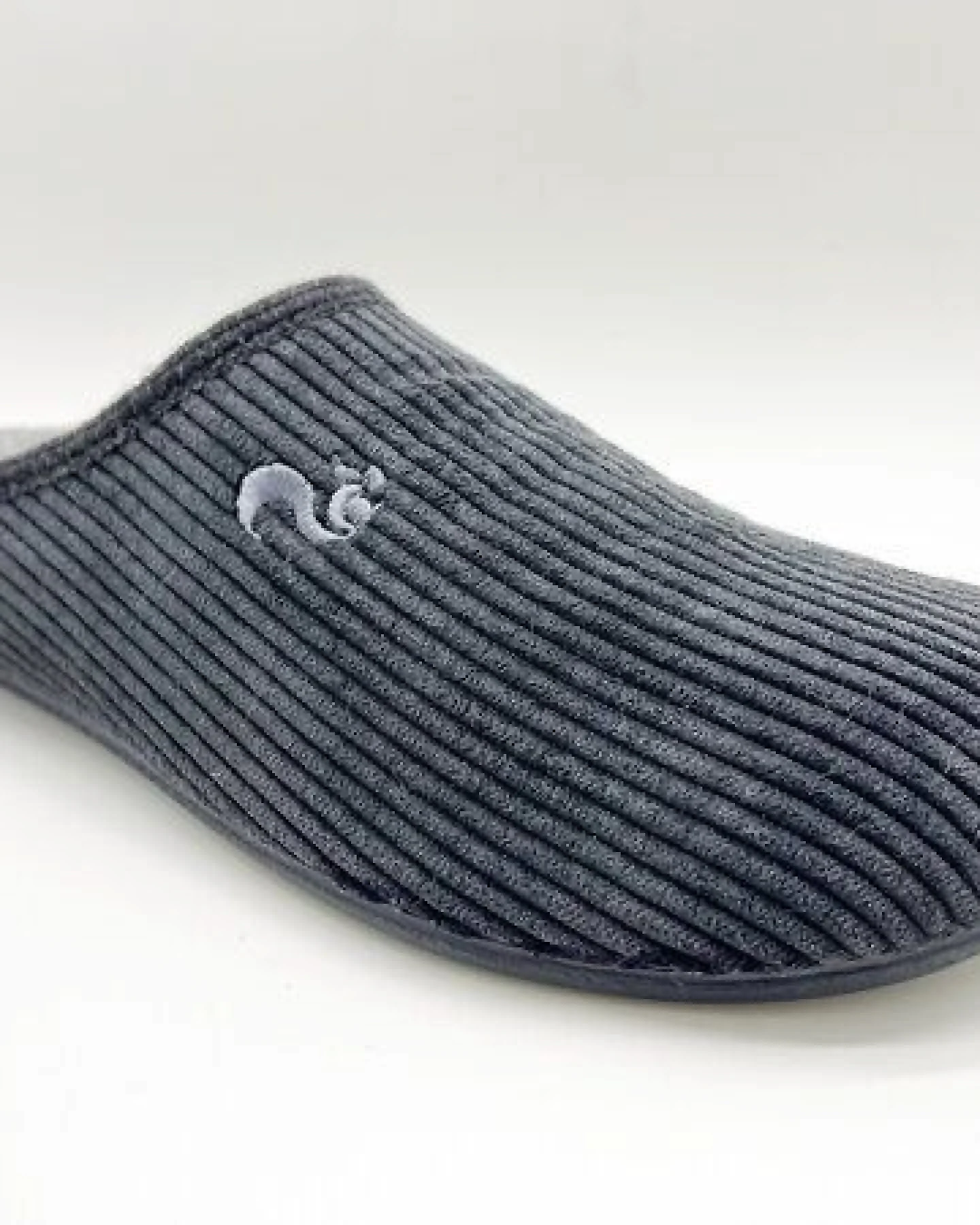 Veganer "thies ® Eco Cord Slipper" aus zertifiziertem recyceltem PES Cord – Ansicht 2