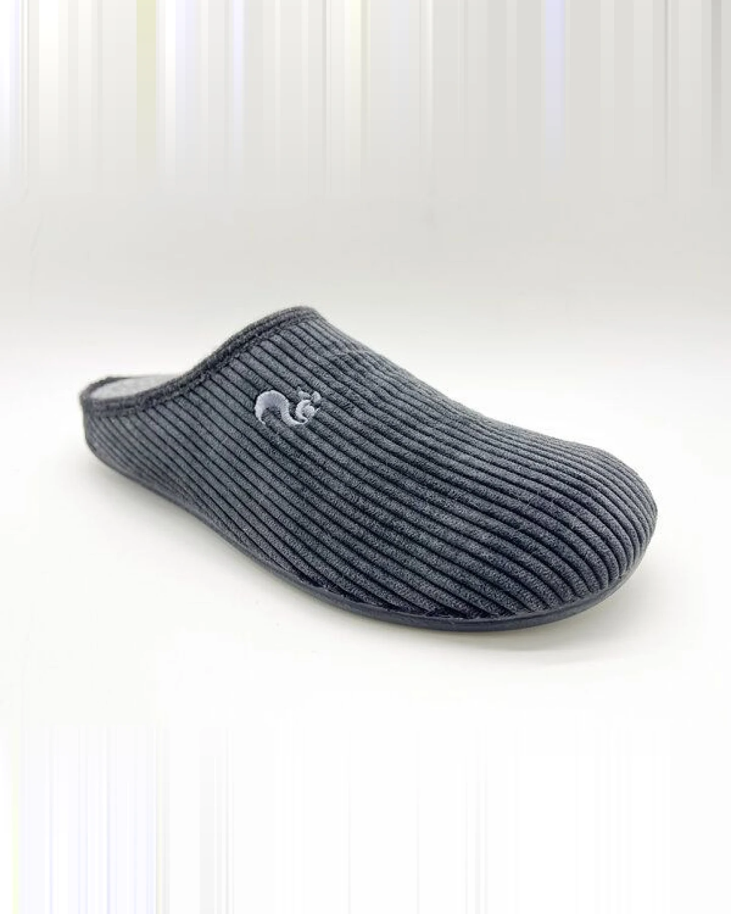 Veganer "thies ® Eco Cord Slipper" aus zertifiziertem recyceltem PES Cord – Ansicht 2