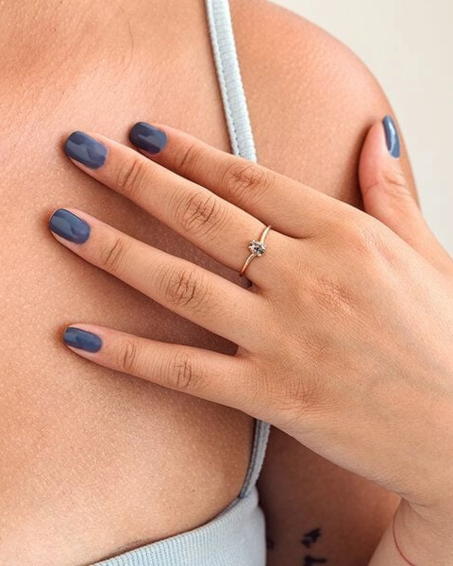 Eppi Verlobungsring mit Salt and Pepper Diamant in Birmenform Roisin – Ansicht 4