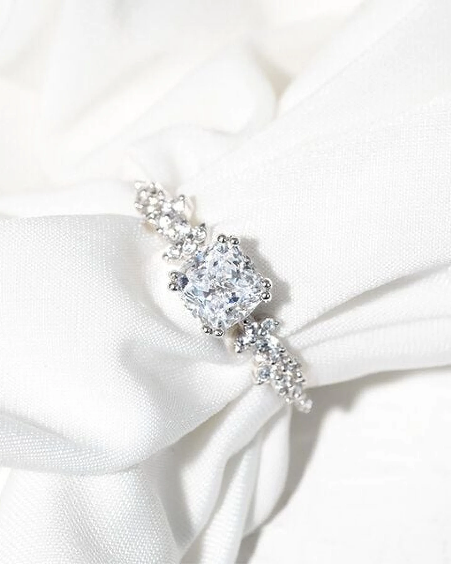 Eppi Verlobungsring mit Moissanit und Lab Grown Diamanten Alys – Ansicht 2