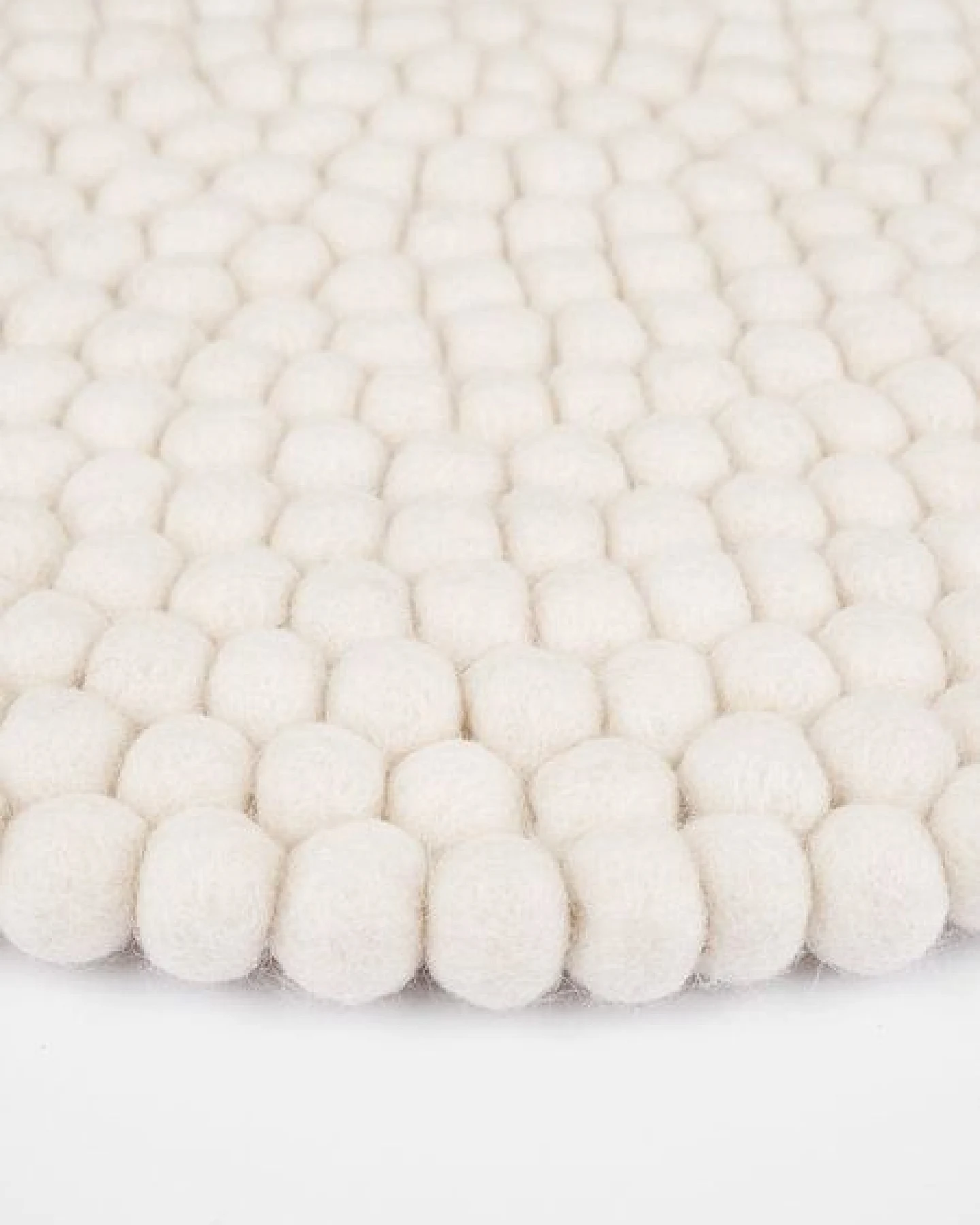 myfelt Filzkugel Sitzauflage (⌀ 36 cm, 36 x 36 cm) – Ansicht 3