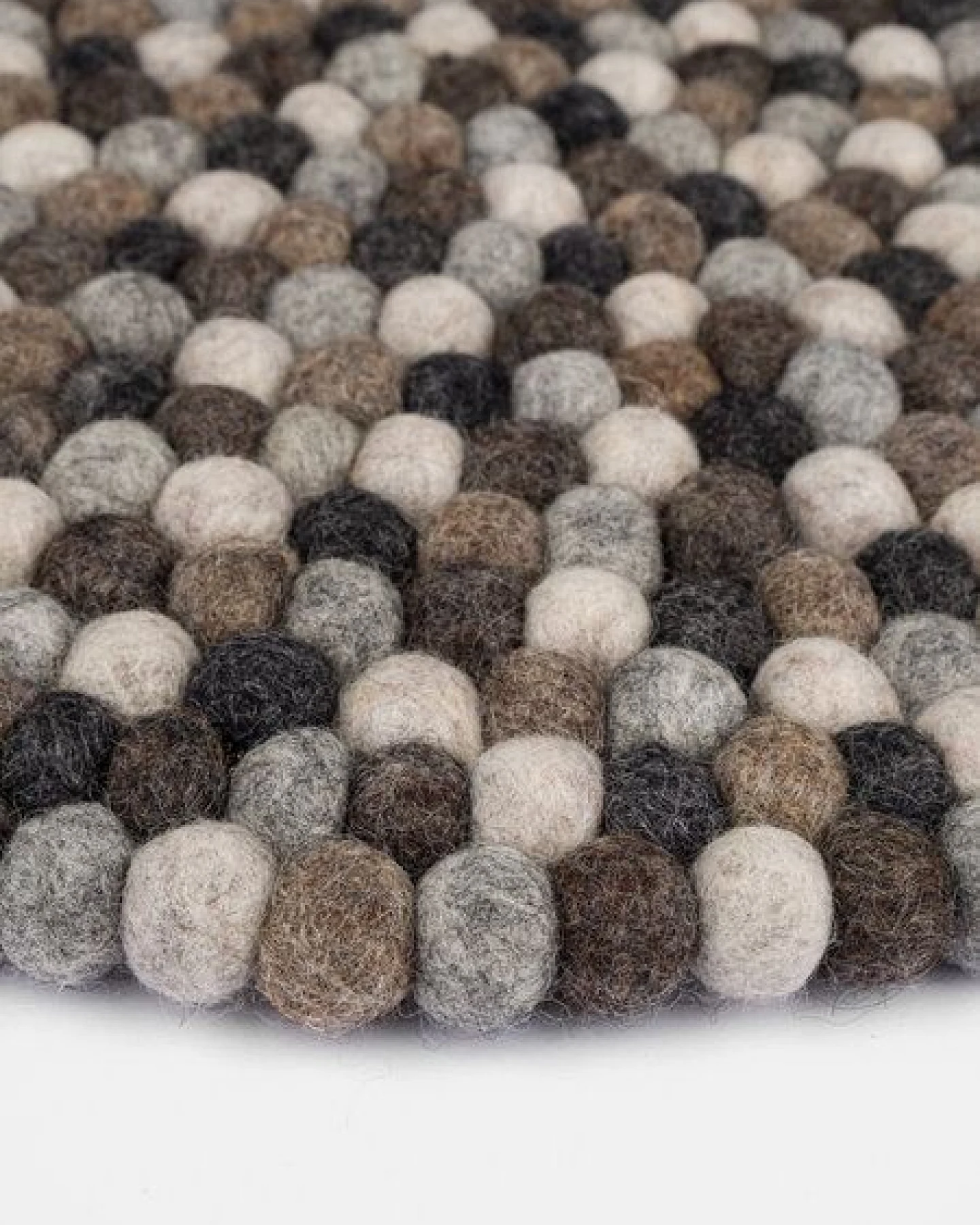 myfelt Filzkugel Sitzauflage (⌀ 36 cm, 36 x 36 cm) – Ansicht 3