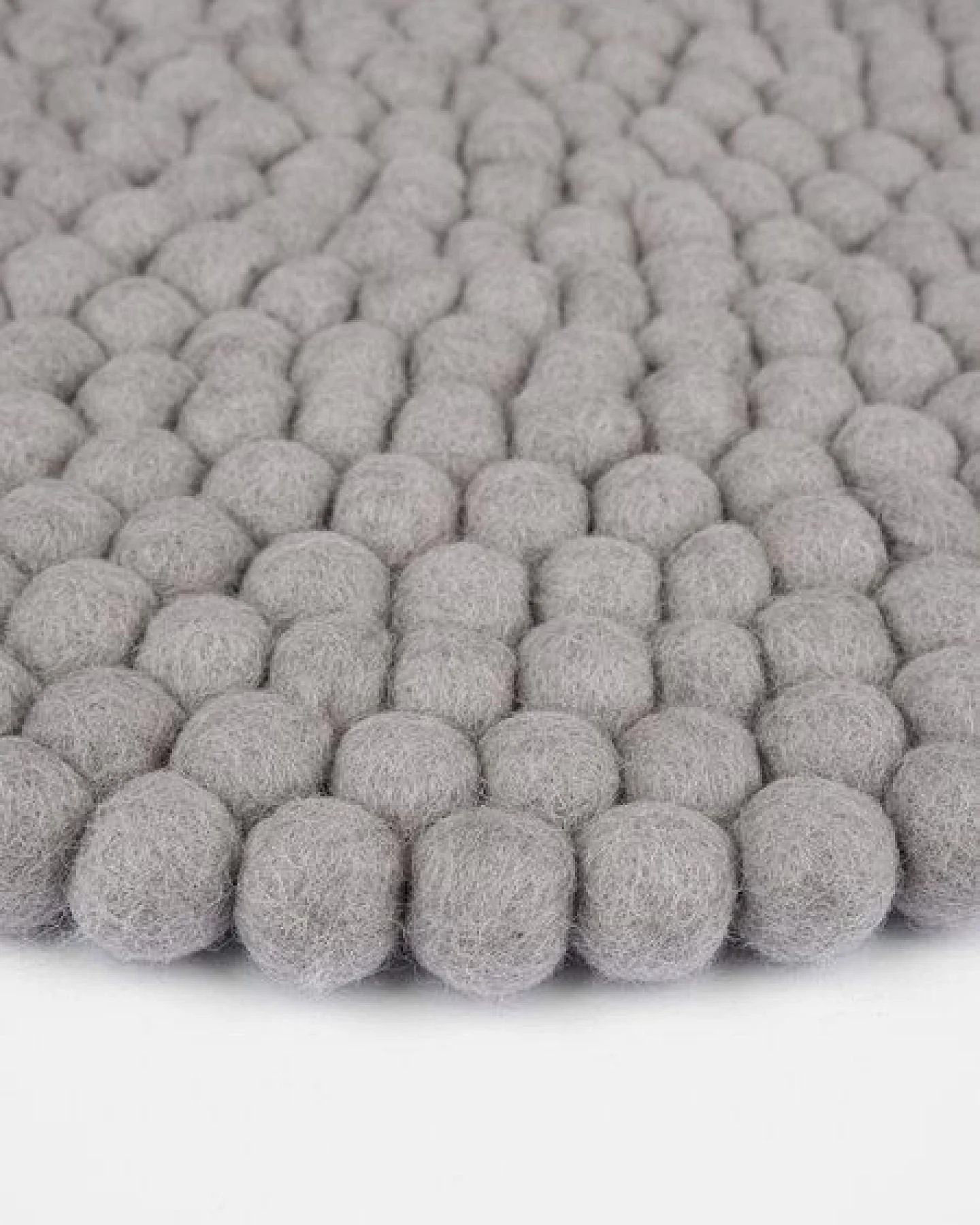 myfelt Filzkugel Sitzauflage (⌀ 36 cm, 36 x 36 cm) – Ansicht 3