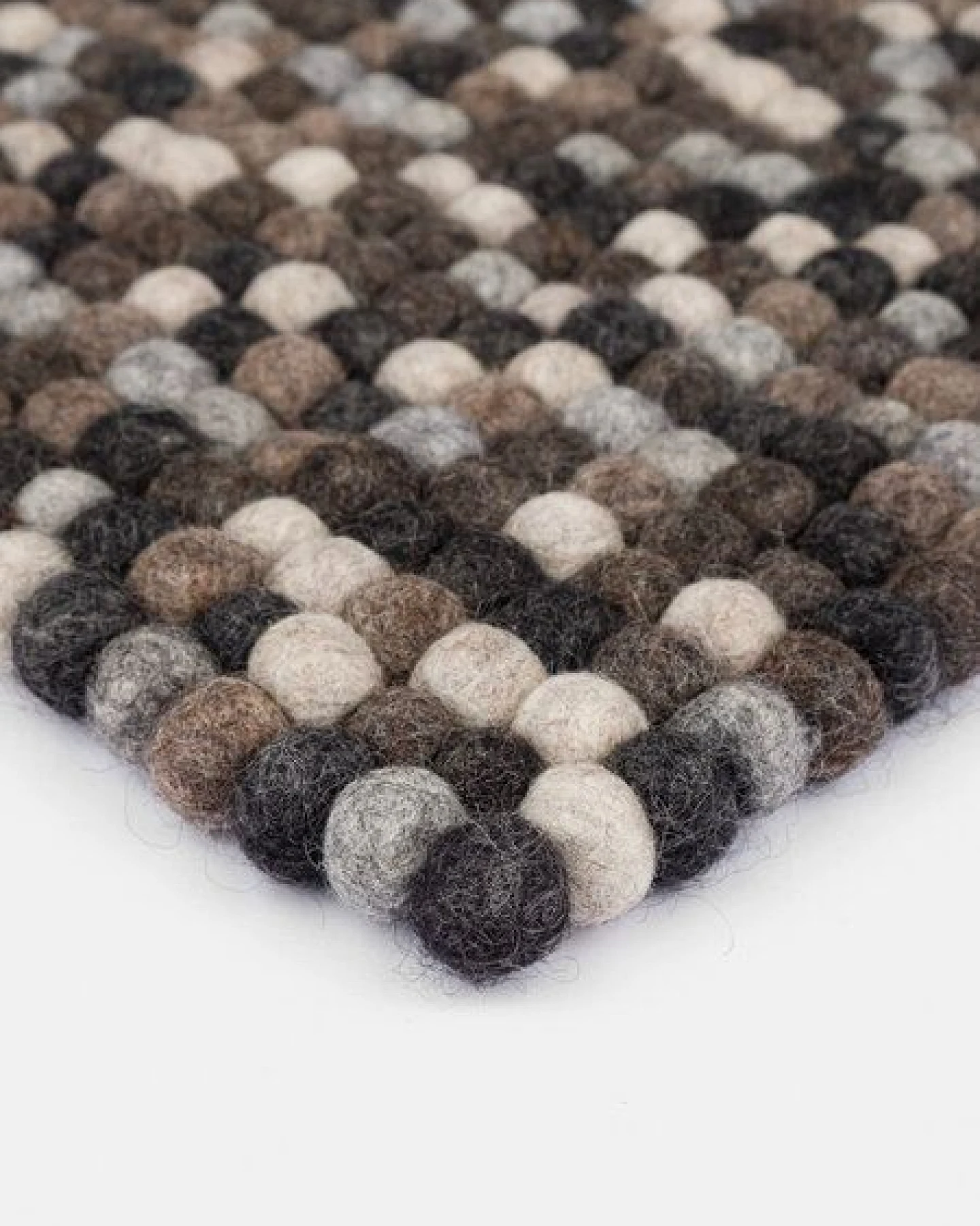 myfelt Filzkugel Sitzauflage (⌀ 36 cm, 36 x 36 cm) – Ansicht 3