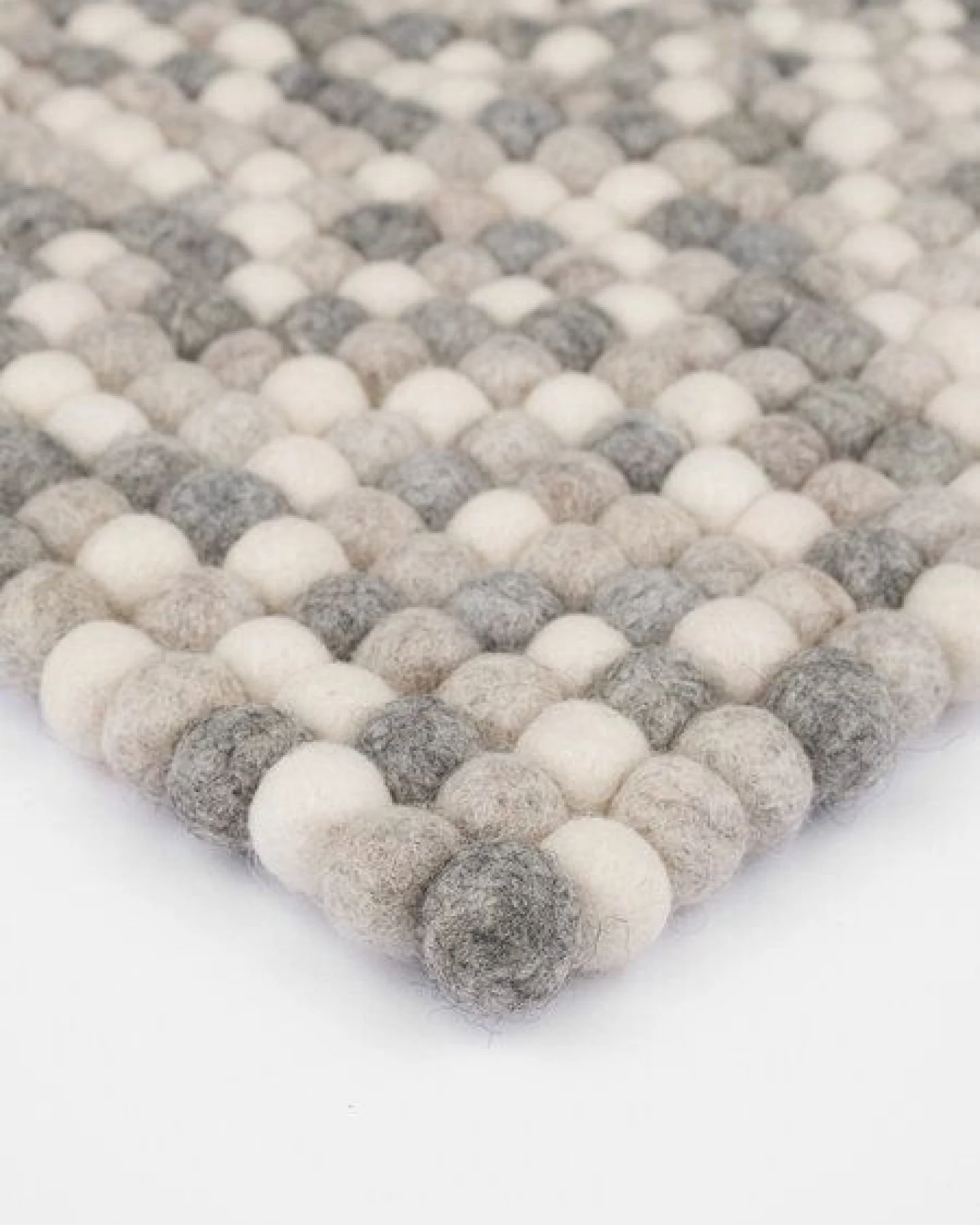 myfelt Filzkugel Sitzauflage (⌀ 36 cm, 36 x 36 cm) – Ansicht 3